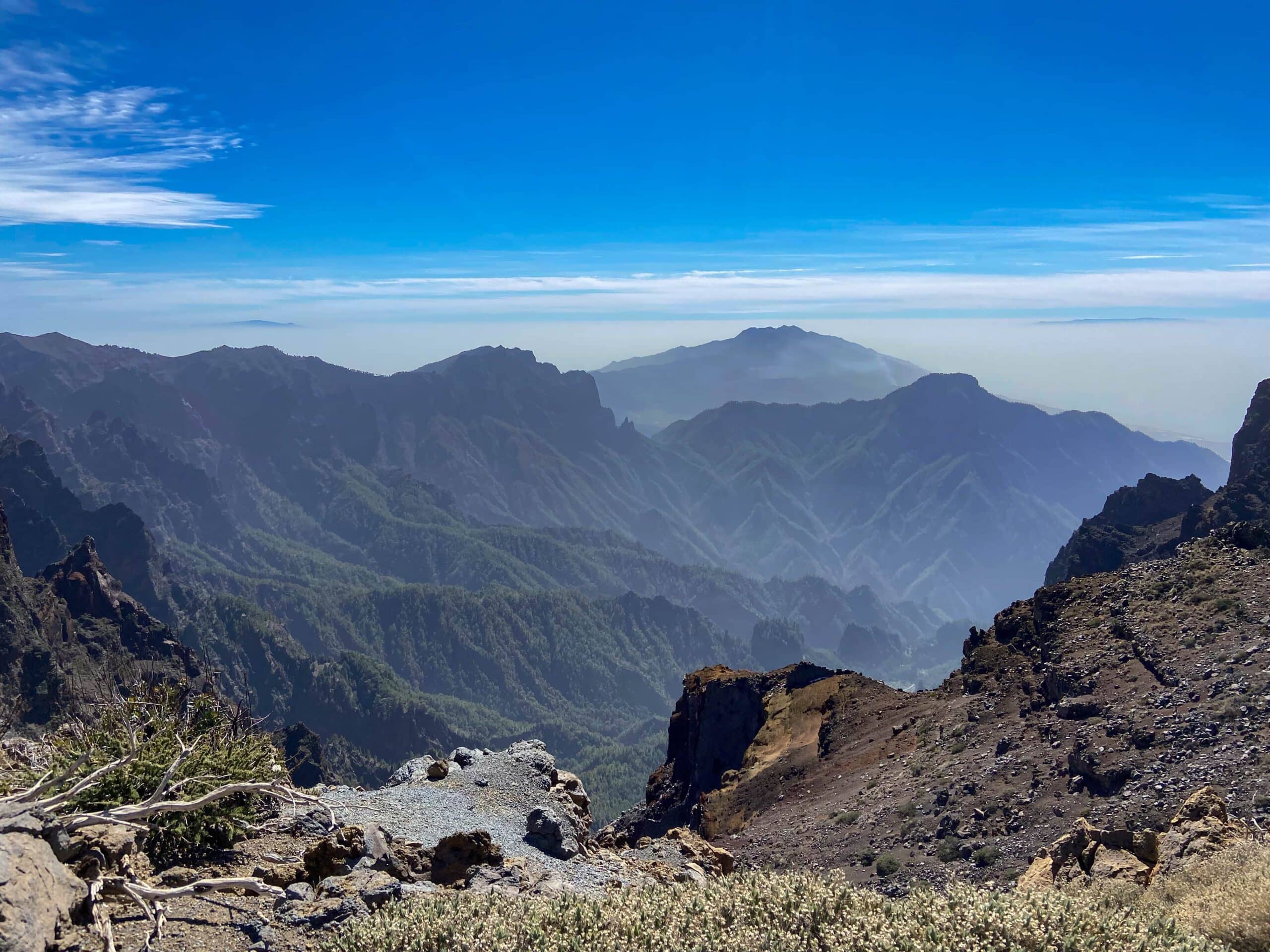 Blick vom Pico de La Nieve in die Cumbre und zum Pico de Bejenado