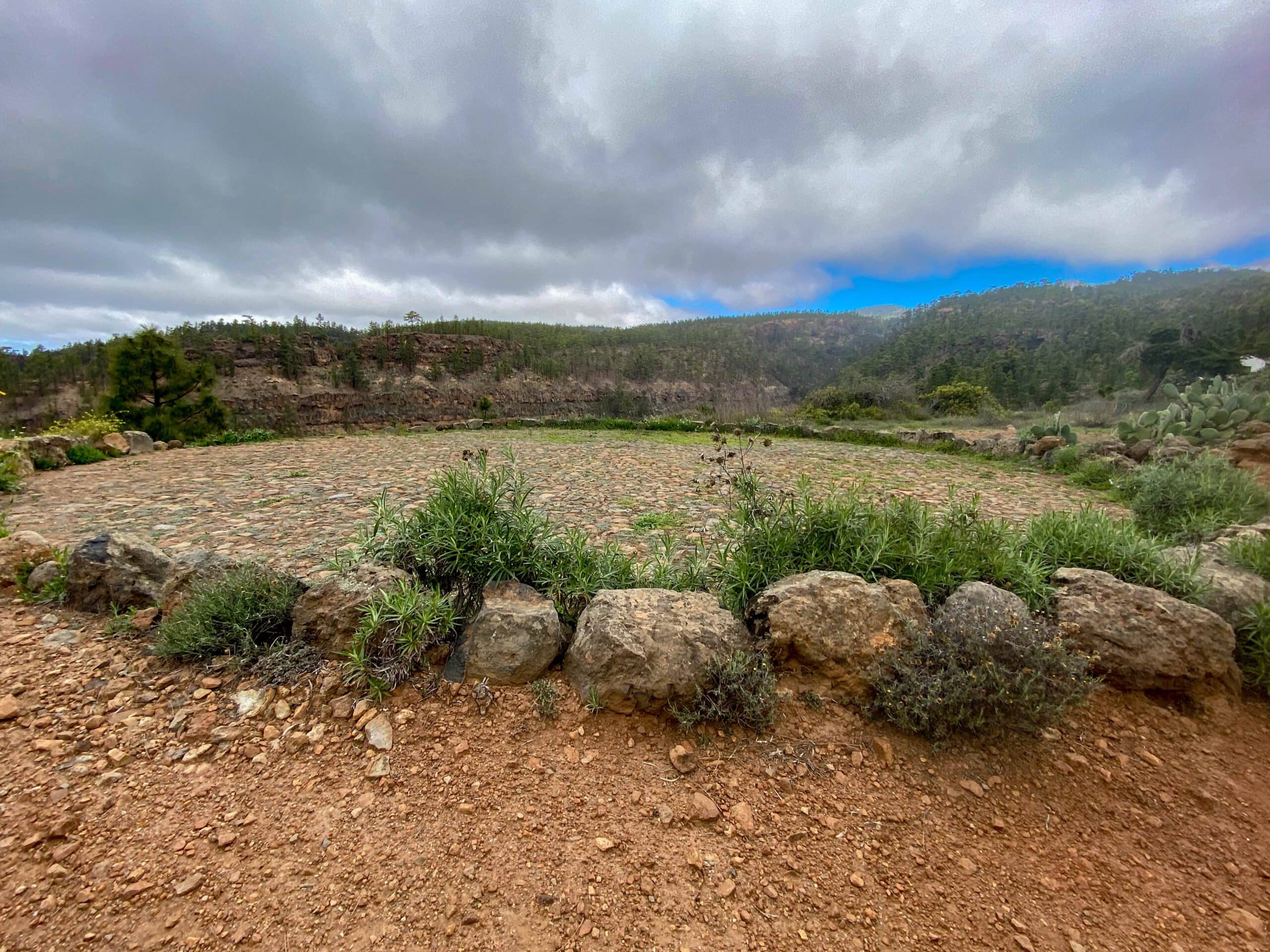 Threshing place by the wayside