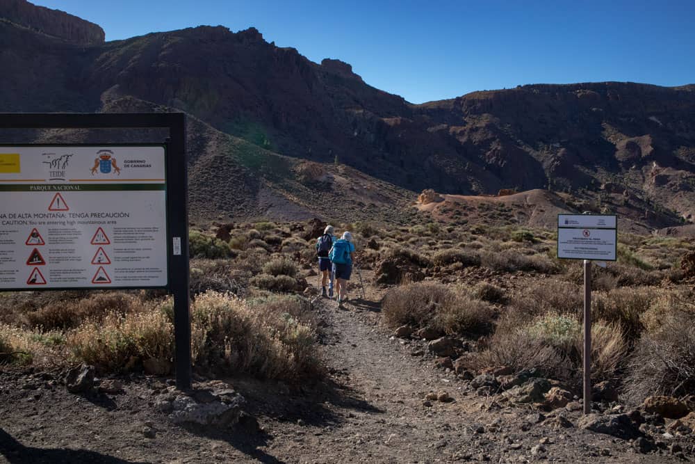 Camino de entrada al Parador Nacional 