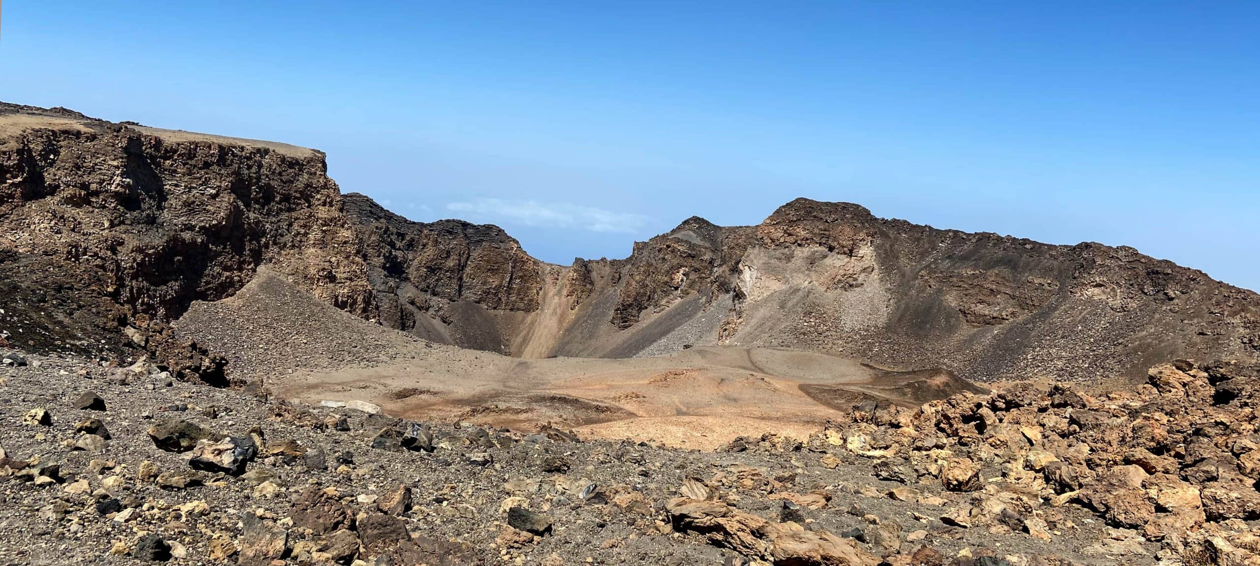 Vista del enorme cráter de Pico Viejo