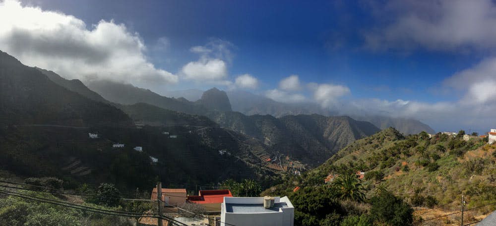 Vista desde Tamargada hacia el Barranco con el Roque El Cano
