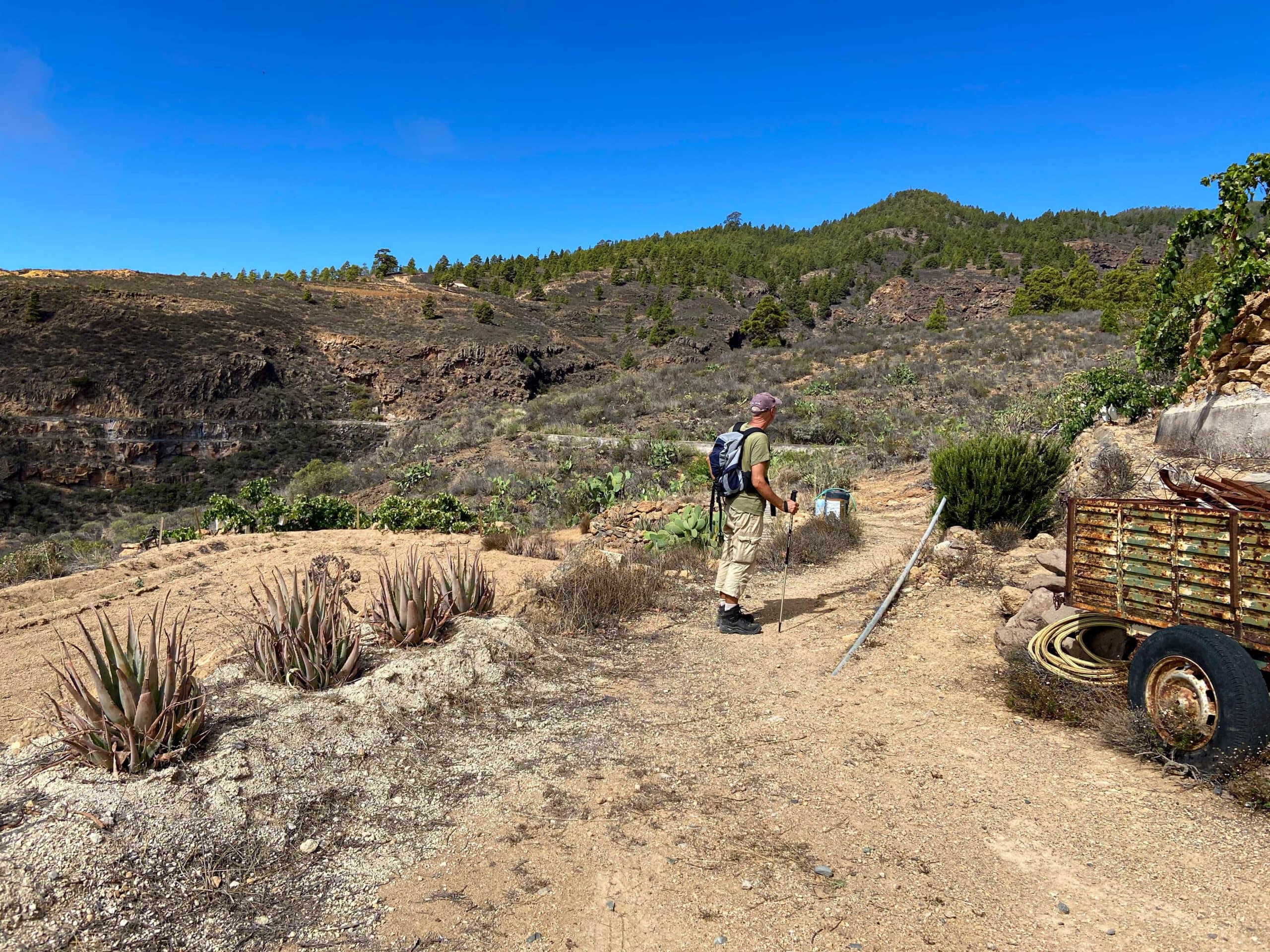 Ruta de senderismo junto a una finca