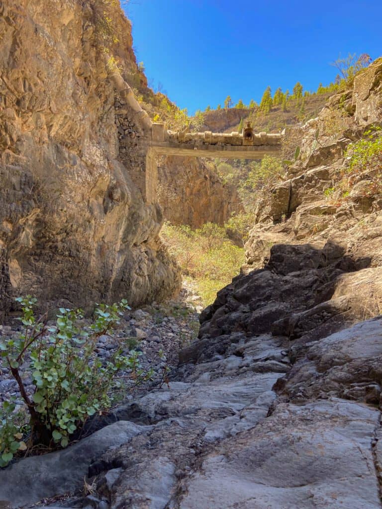 Barranco El Río Grund - Überführung Wasserleitung Tor