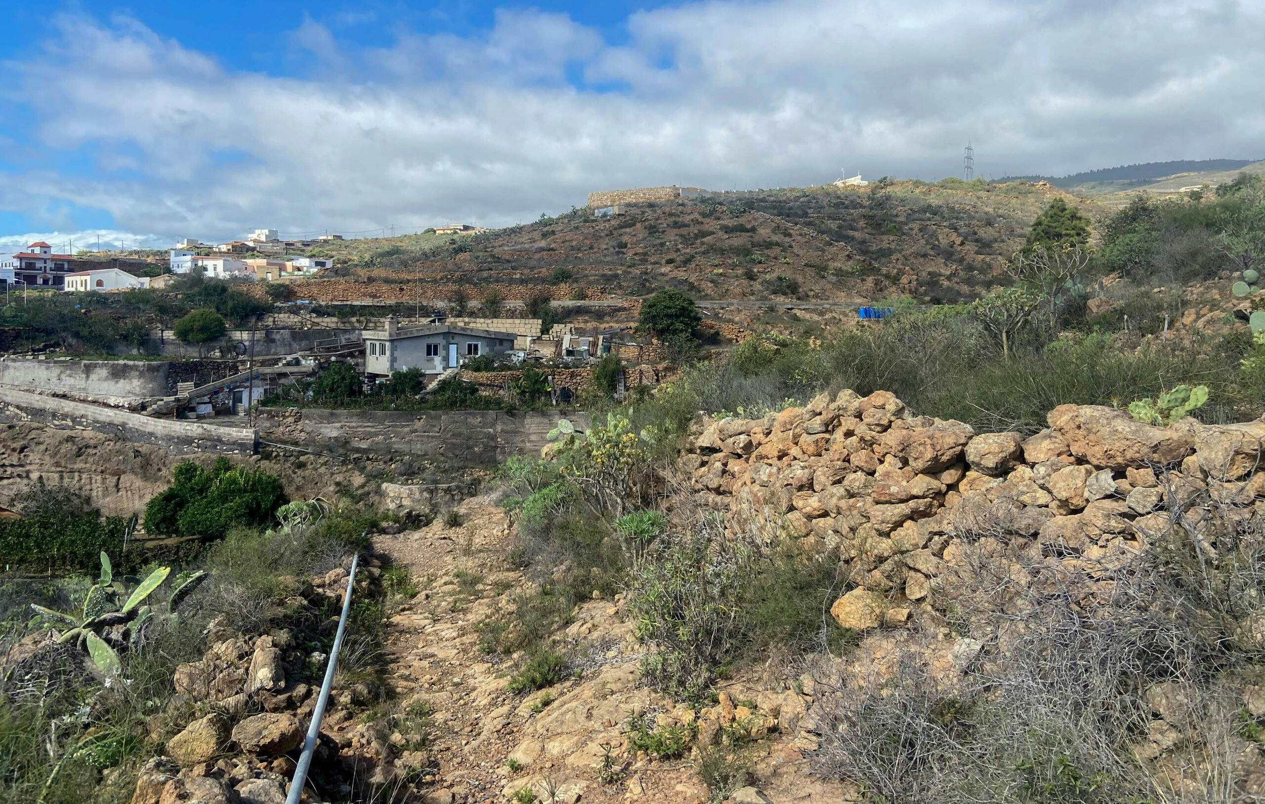 Hiking trail from Cisnera towards Villa de Arico