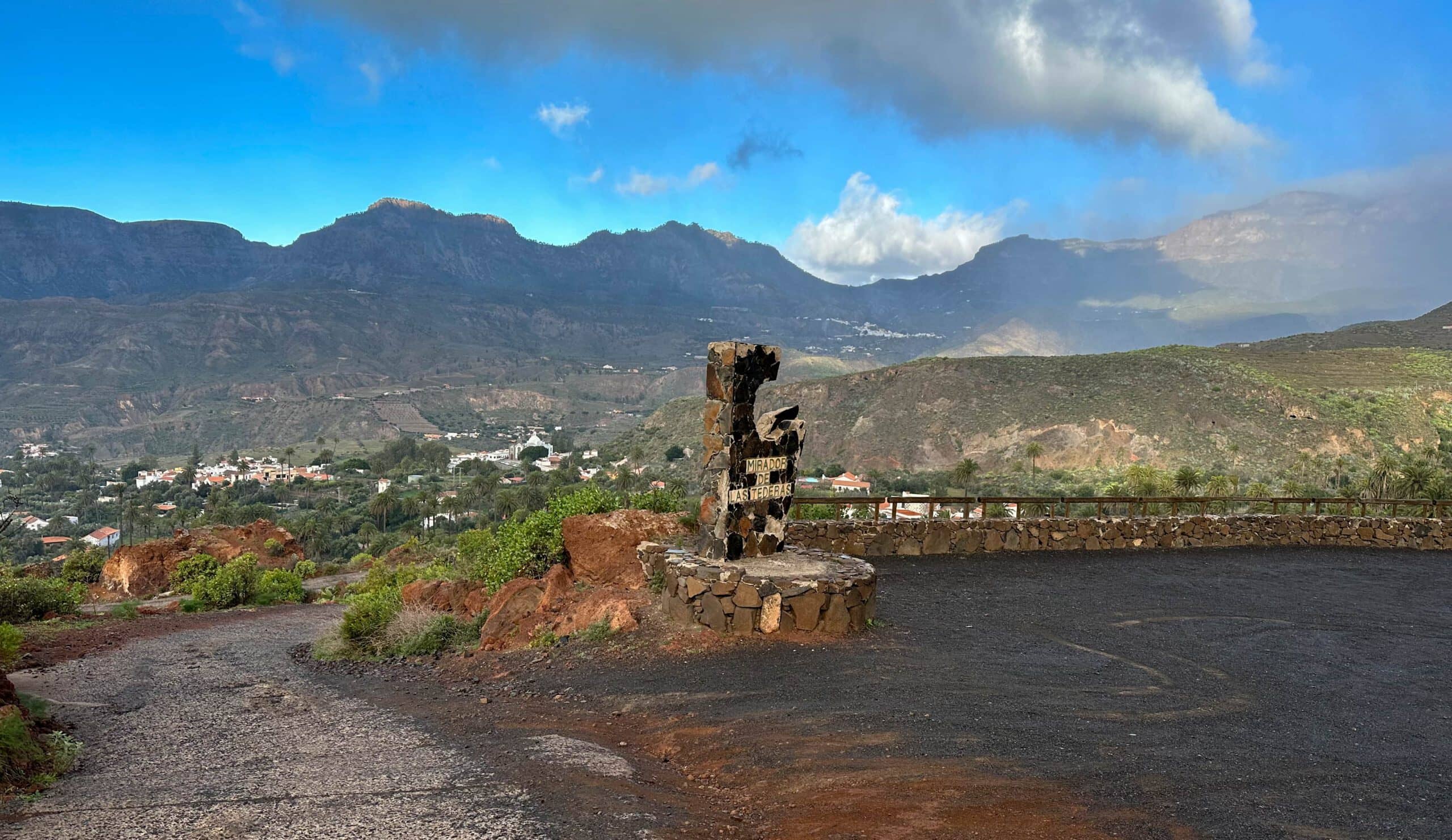 Mirador over Santa Lucia de Tirajana on the way to Cruz del Siglo