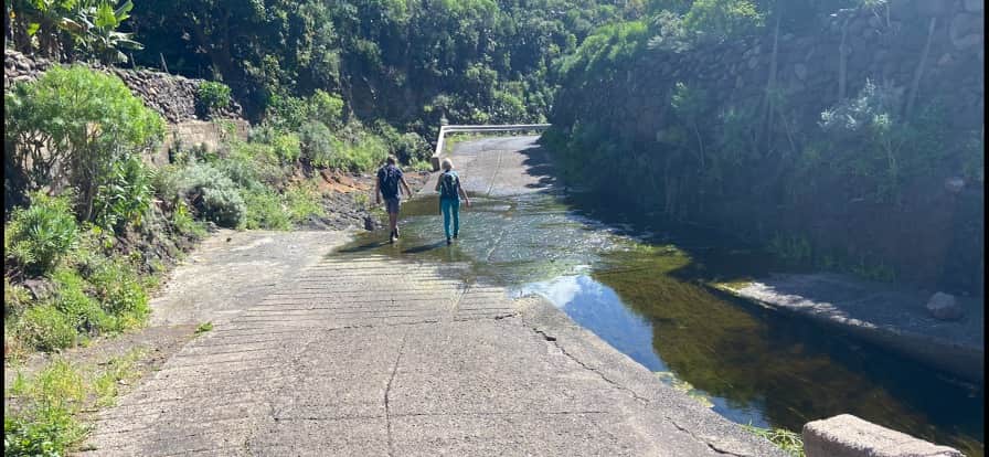 Path on the road shortly before Igueste de San Andrés - now and then a little covered with water