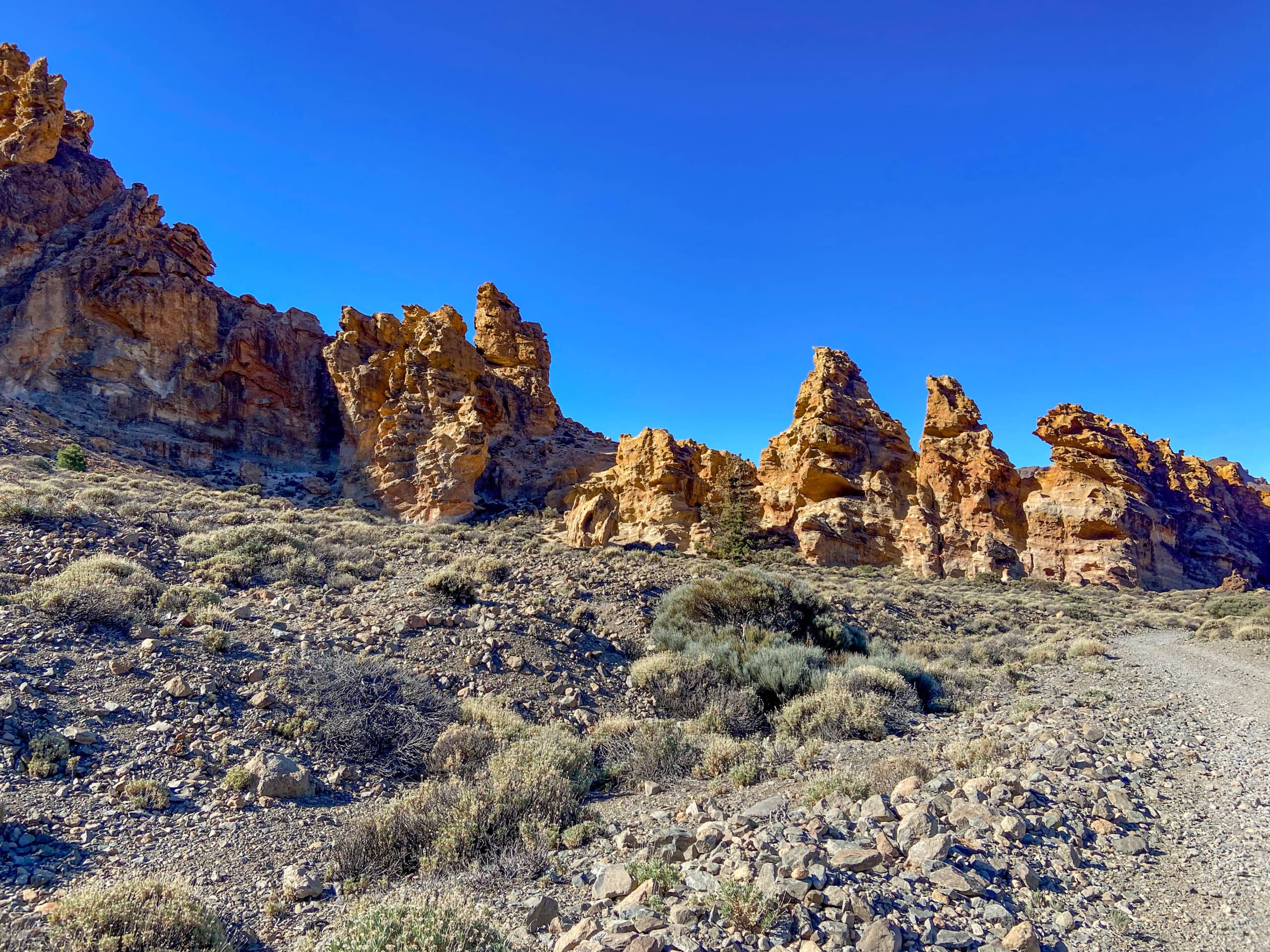 Impressive rocks along the path of the Siete Cañadas - Cañada del Capricho hiking trail