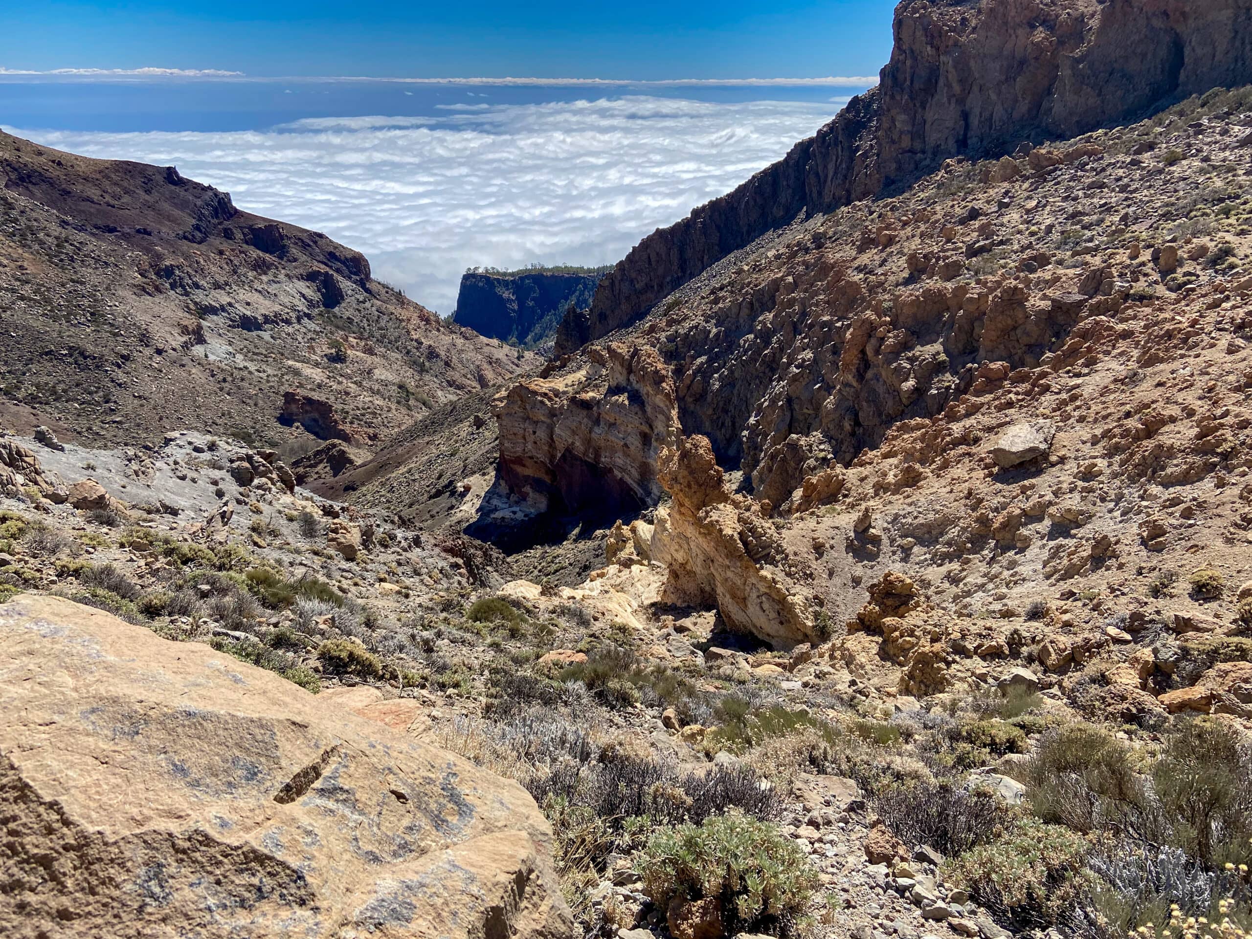 Blick von der Cumbre hinab auf die Ostküste - hier unter den Wolken