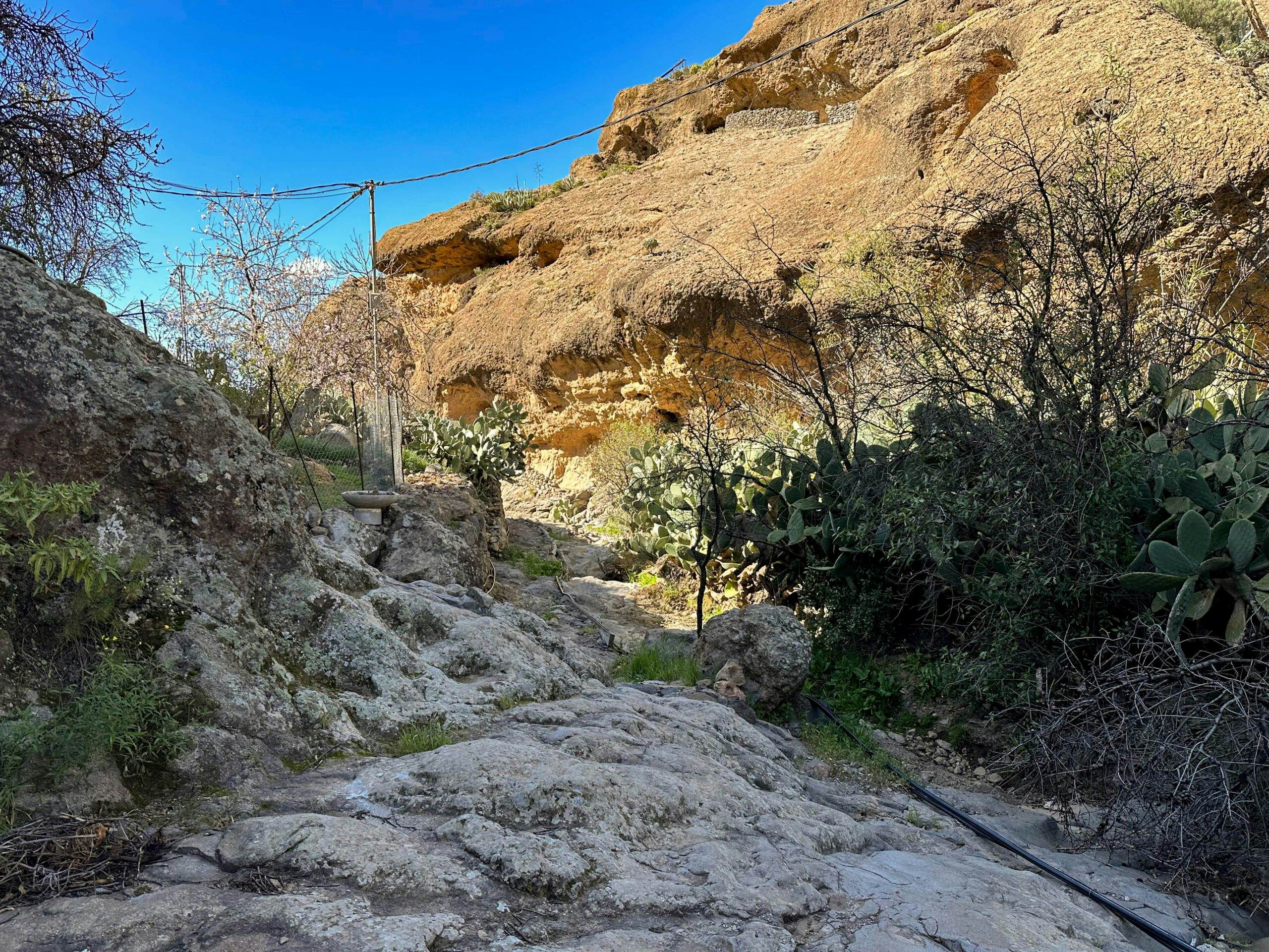 Hiking trail in Barranco Manantiales over rocks