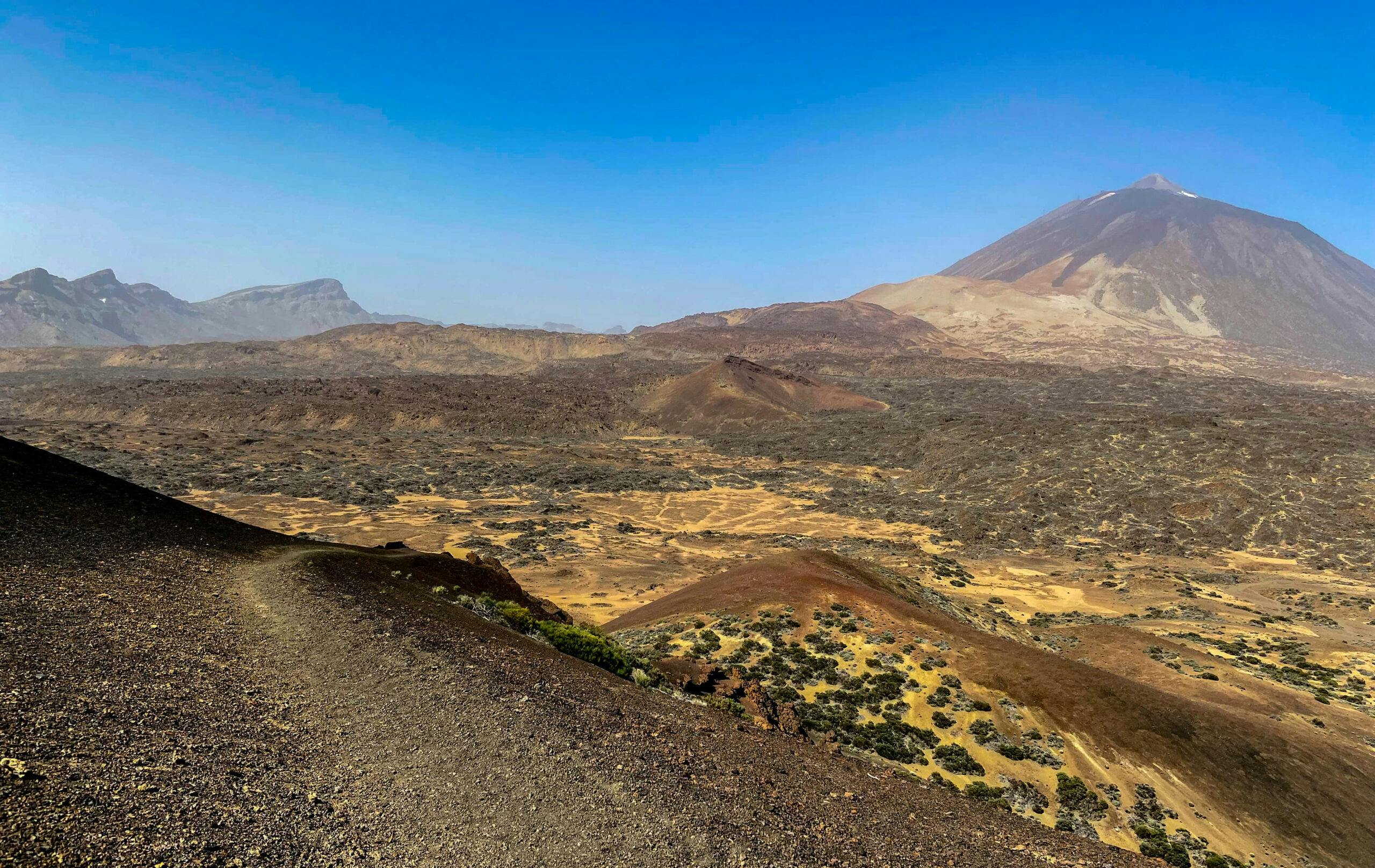 Montaña de las Arenas Negras – Tranquila excursión circular alrededor de un volcán