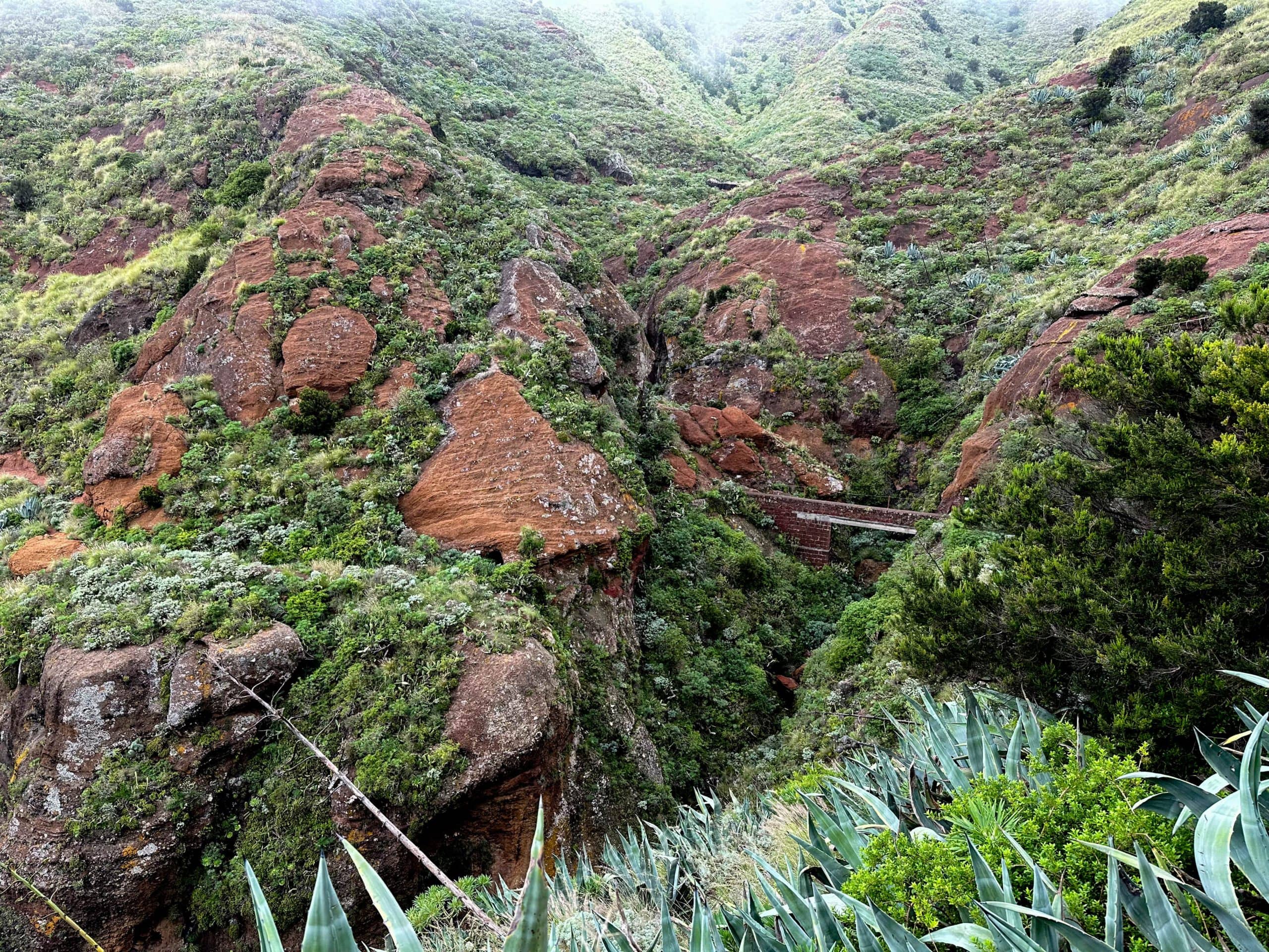 Bridge crosses a barranco - from here you leave the canal path for the first round hike and hike up to the starting point. If you want to do the full circuit, continue along the canal over the bridge here