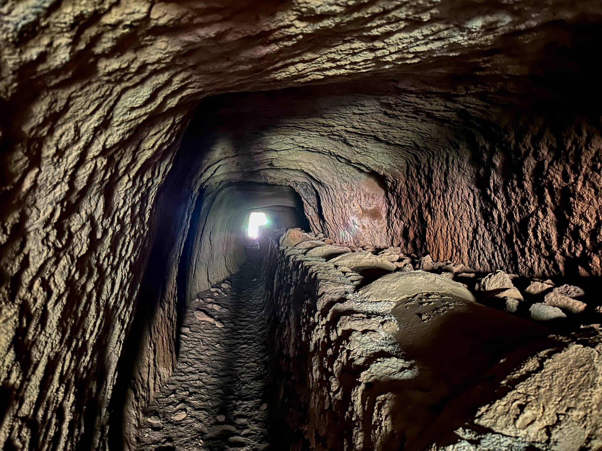 Tunnel crossing on the Canal de Catalanes