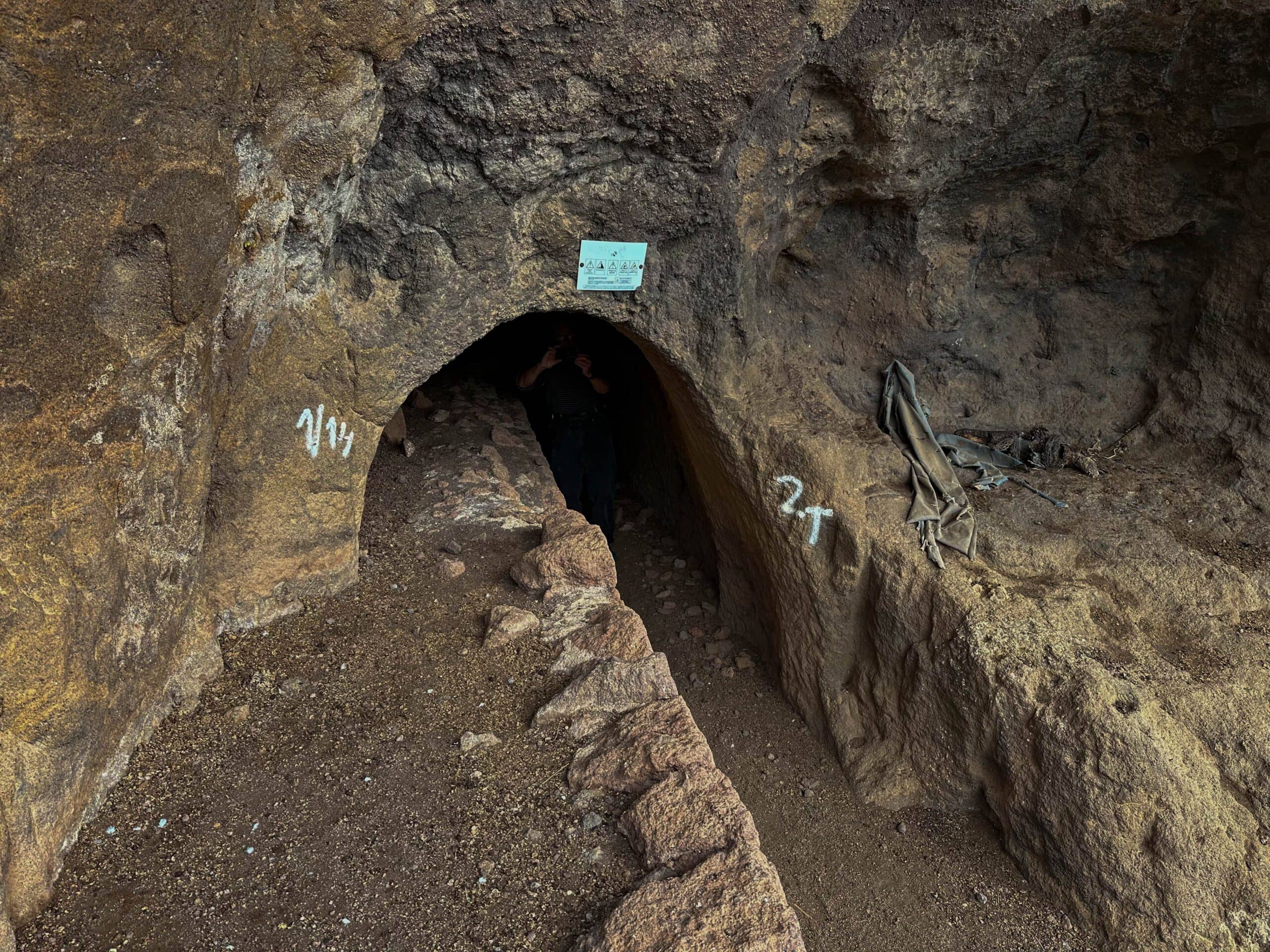 Tunnel entrance on the Canal de Catalanes