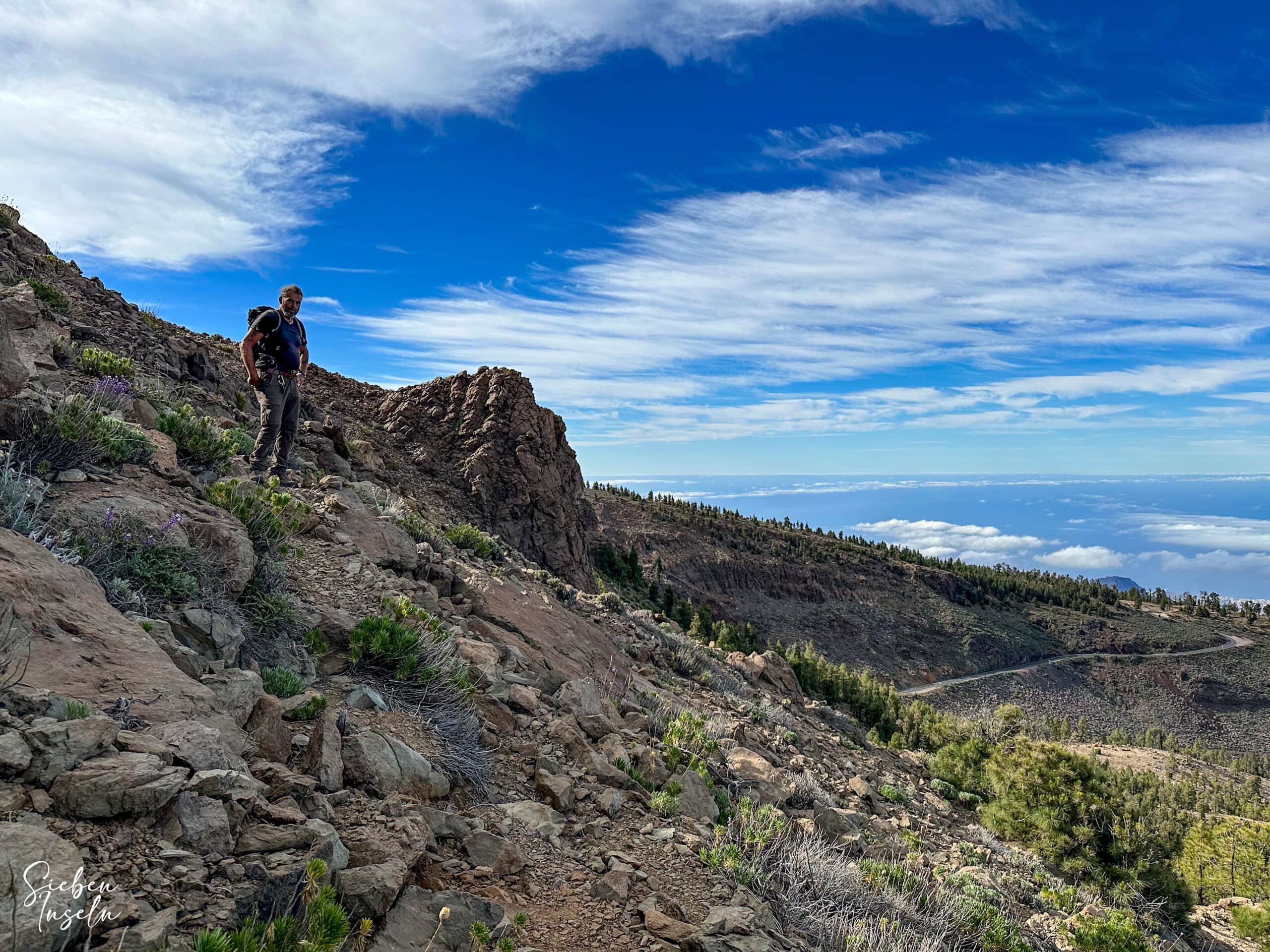 Wanderer auf dem Höhenweg entlang der Cresta de Las Cañadas