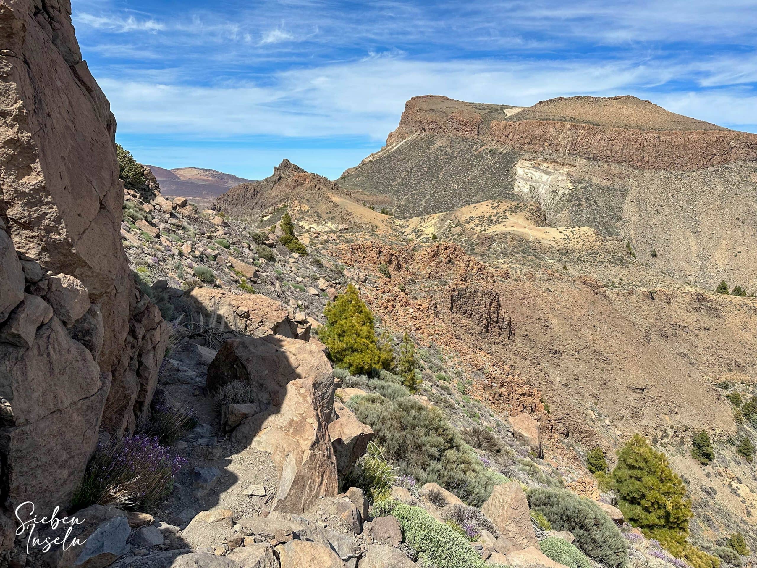 Ruta de senderismo Cresta de Las Cañadas S-31 - al fondo Guajara