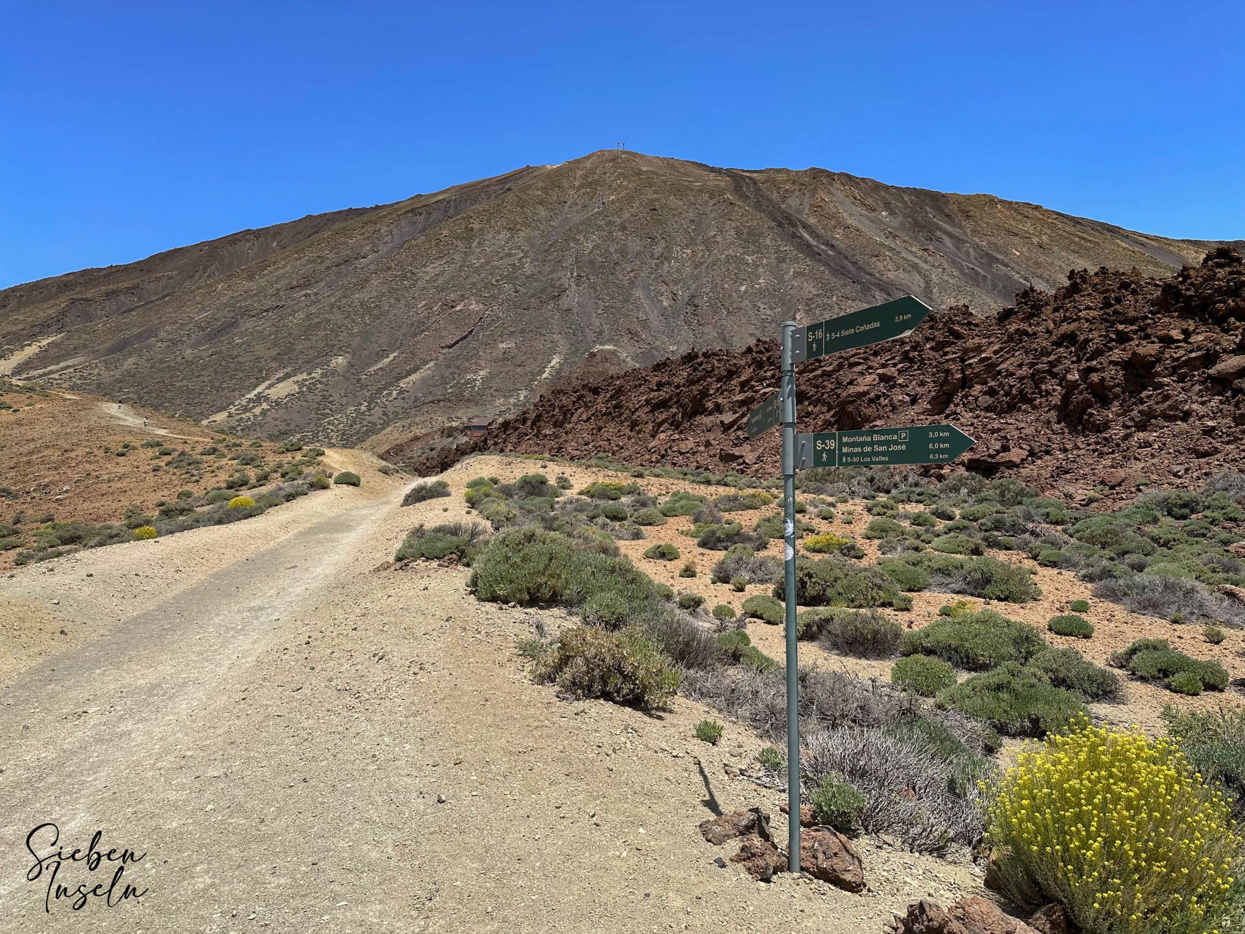 Wanderkreuzung vor dem Teide Abzweig S-39 vom S-16