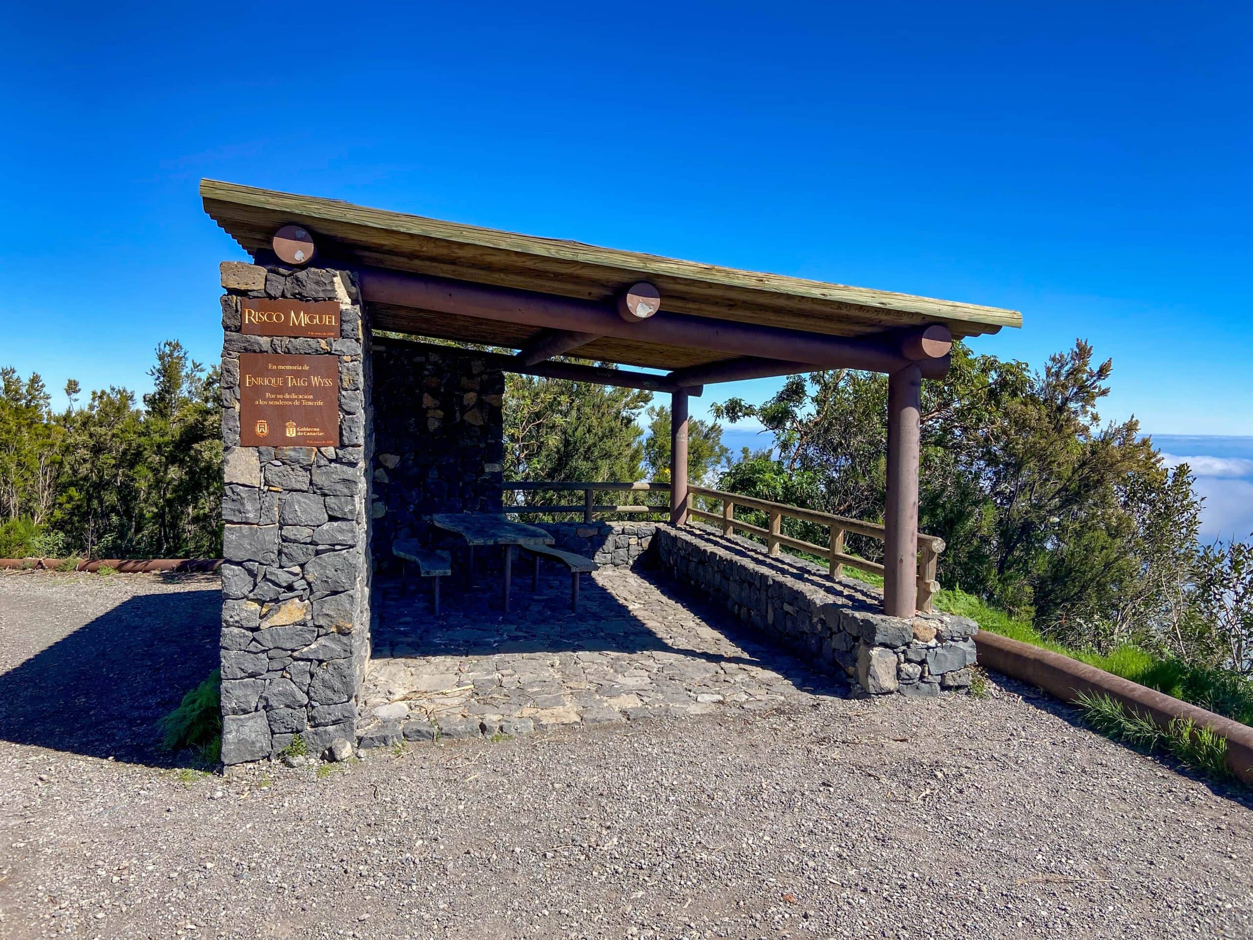 Schutzhütte mit Aussicht auf das Orotava Tal -Mirador El Asomadero