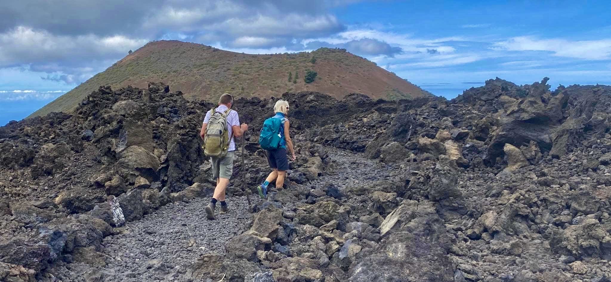 Hiking trail in front of Montaña Bilma over the lava flow of Chinyero