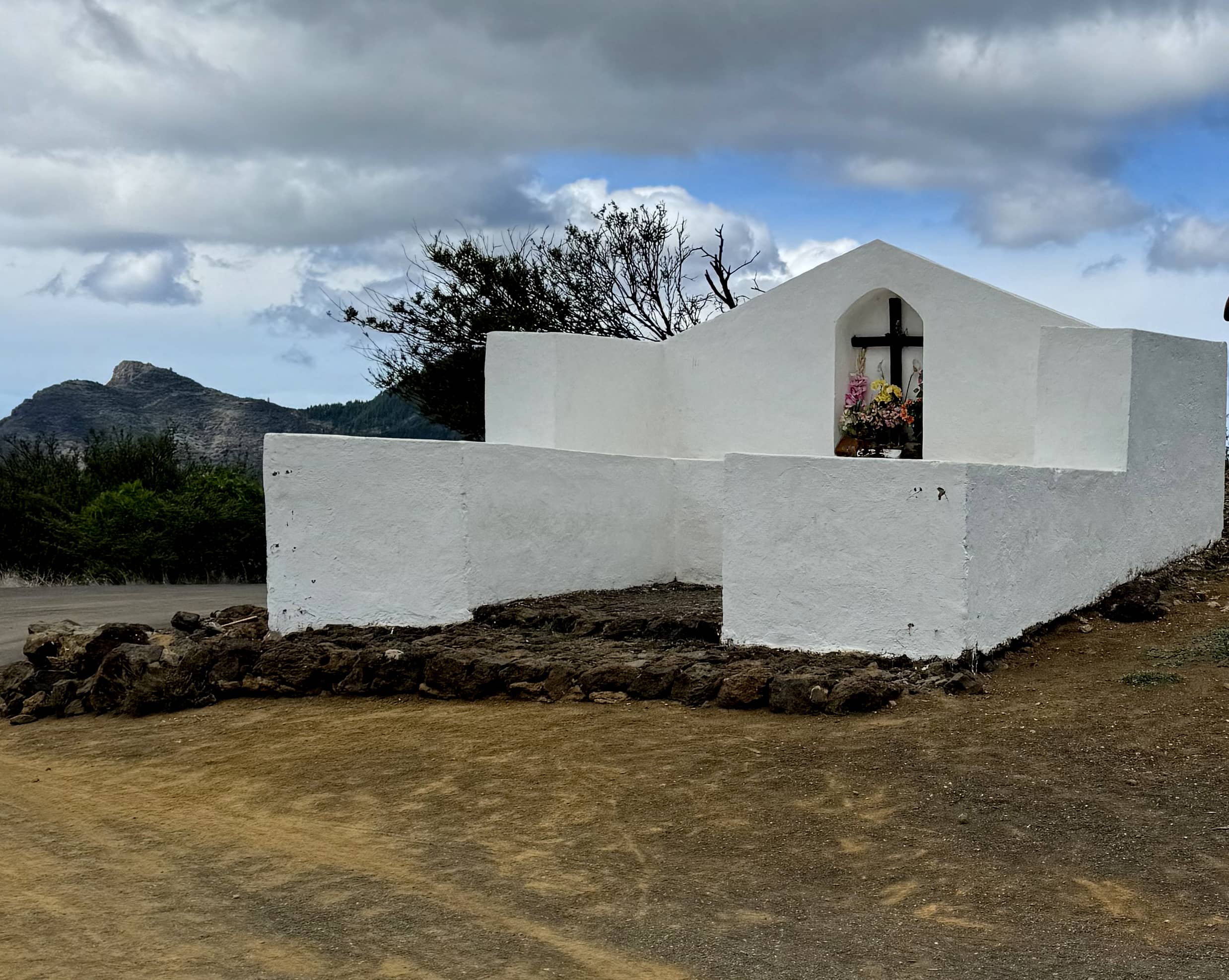 Monumento conmemorativo del Calvario al borde del camino