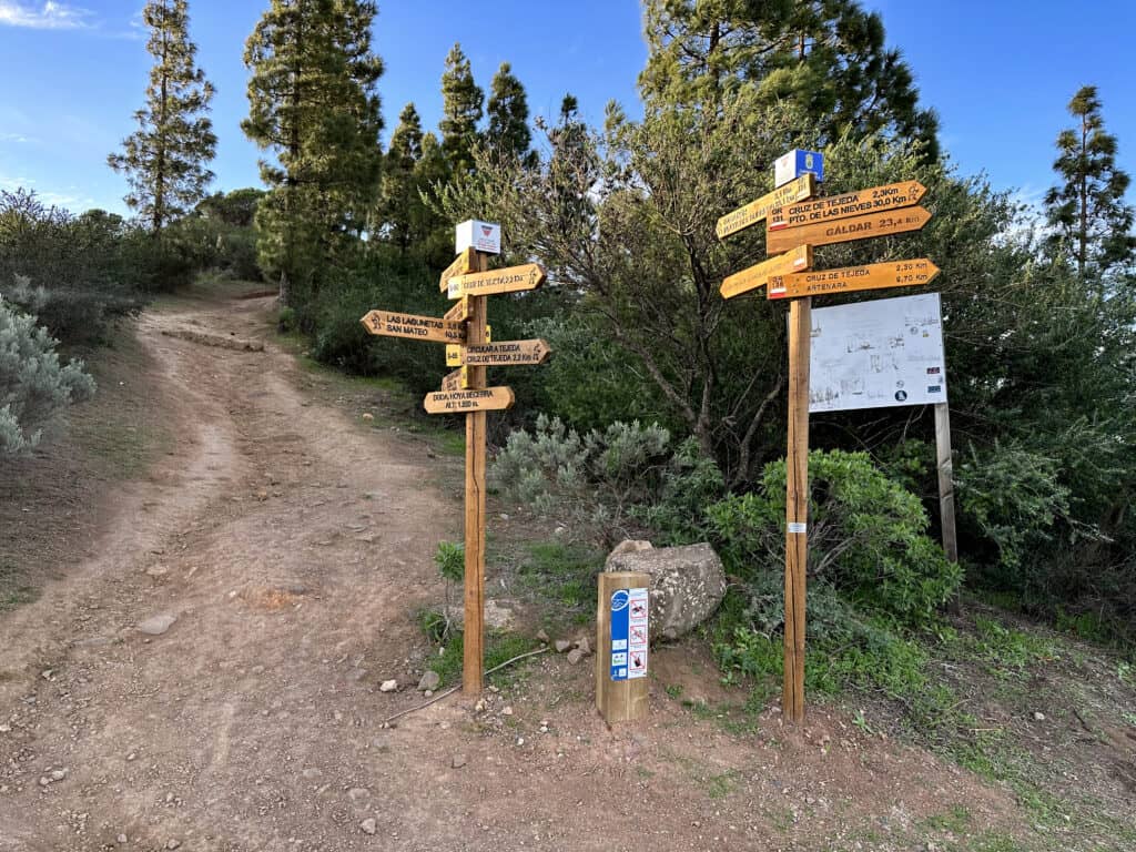 Inicio de la ruta de senderismo en el Mirador Degollada de Becerra