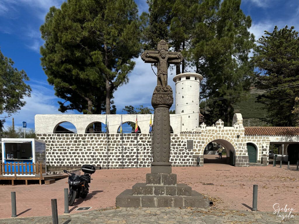 the stone cross in Cruz de Tejeda