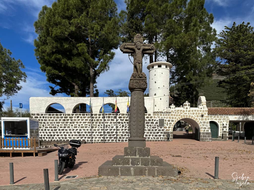 la cruz de piedra en Cruz de Tejeda
