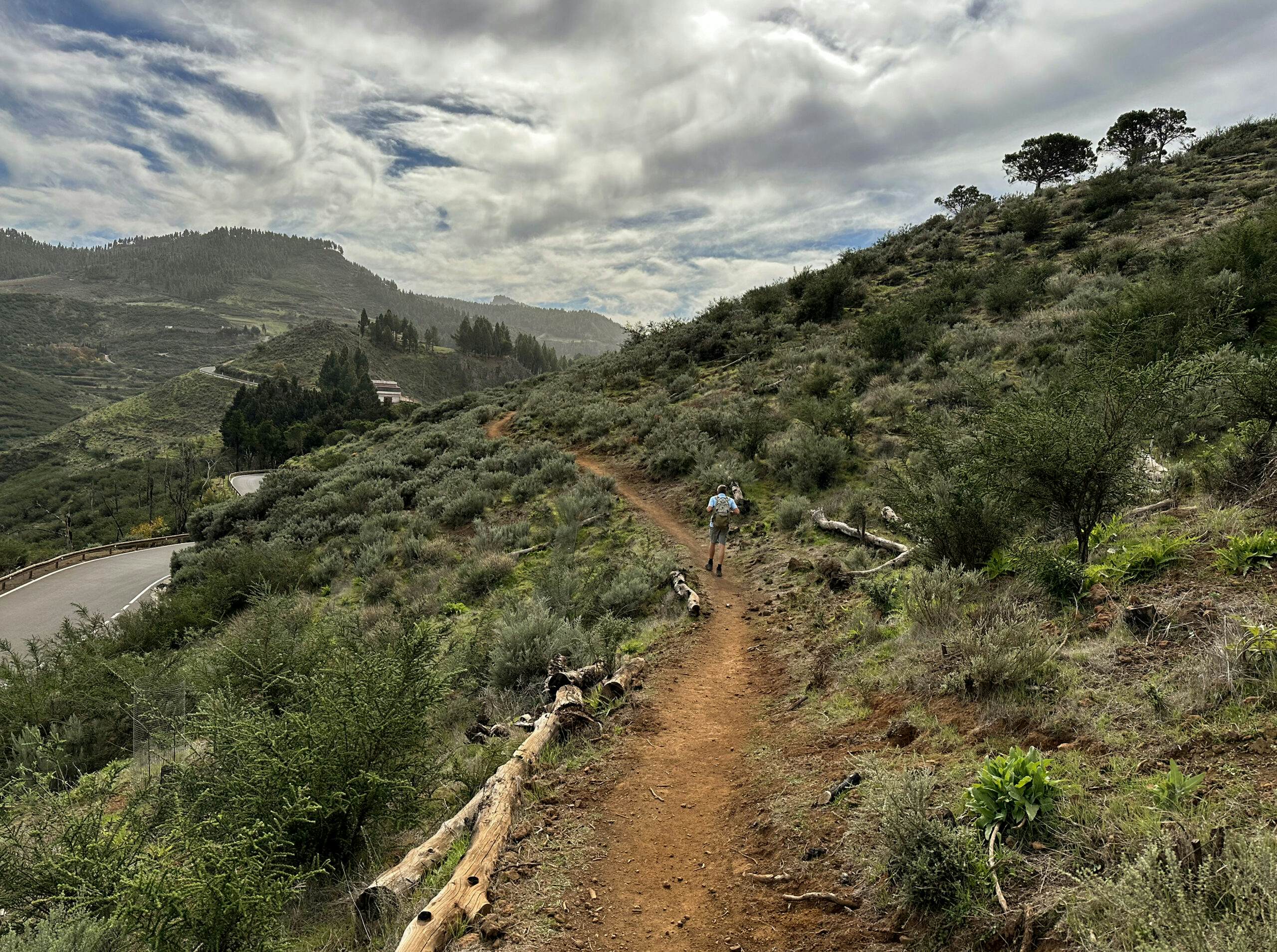 Hiking trail down to the Mirador Degollada de Becerra