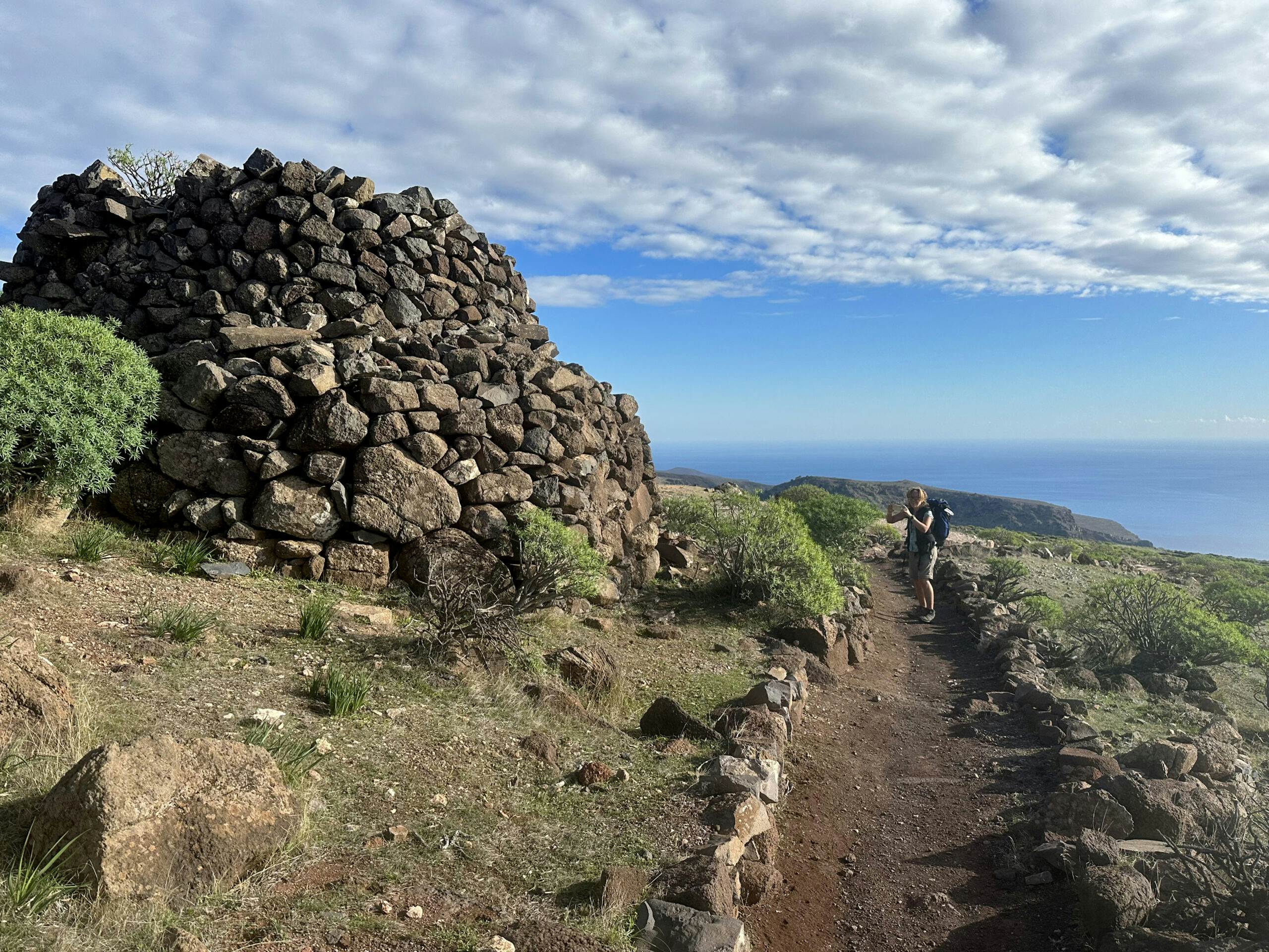 Wanderweg GR-132 Etappe 4 hinunter in das Valle Gran Rey vor den alten Kalkofen