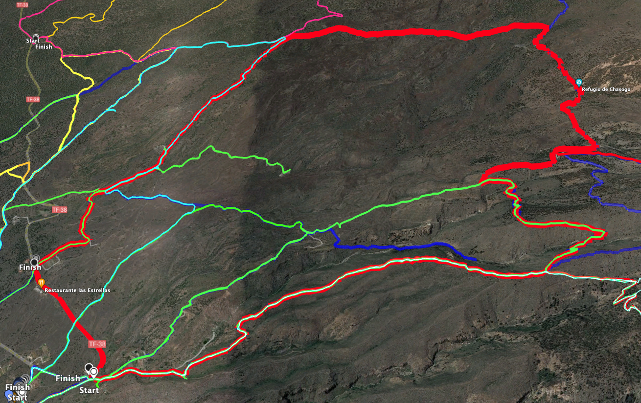 Track der Wanderung von Chirche auf dem PR-TF-70 und über das Refugio de Chasogo (rot) Variante 1 und parallel in grün und dann in blau der Weg über die Galería Machado 1 Variante 2