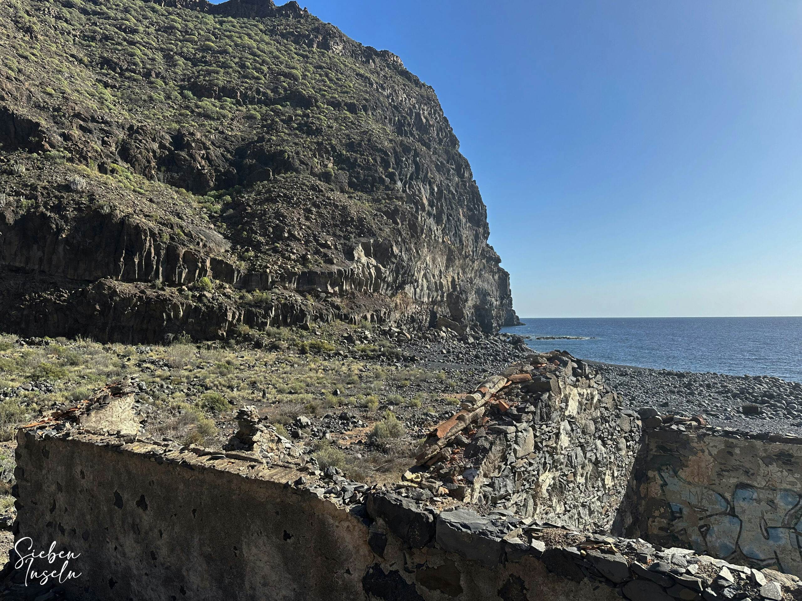 Hiking trail over the beach in Barranco Iguala with ancient ruins