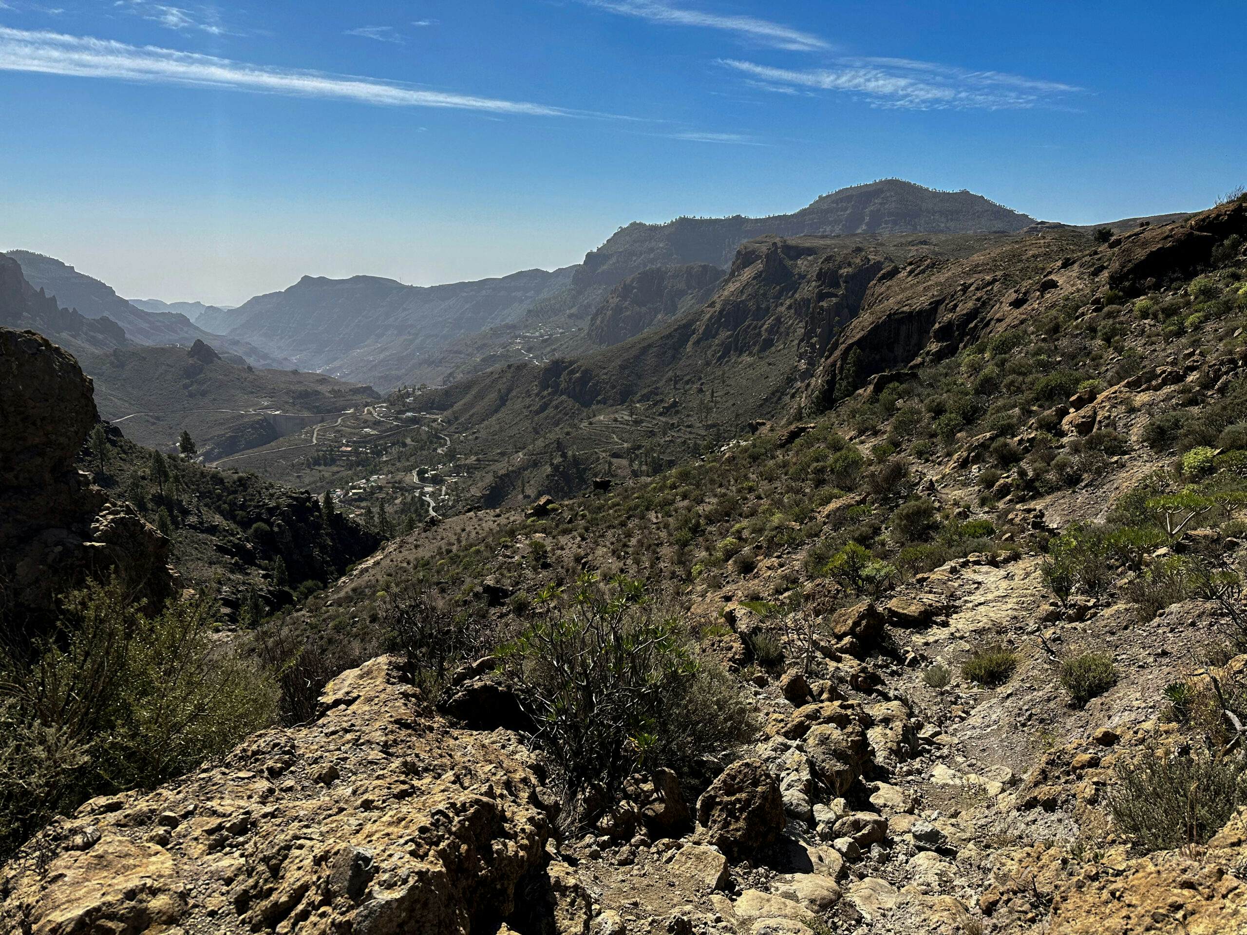 View from the ascent path Presa de Las Niñas back to Soria