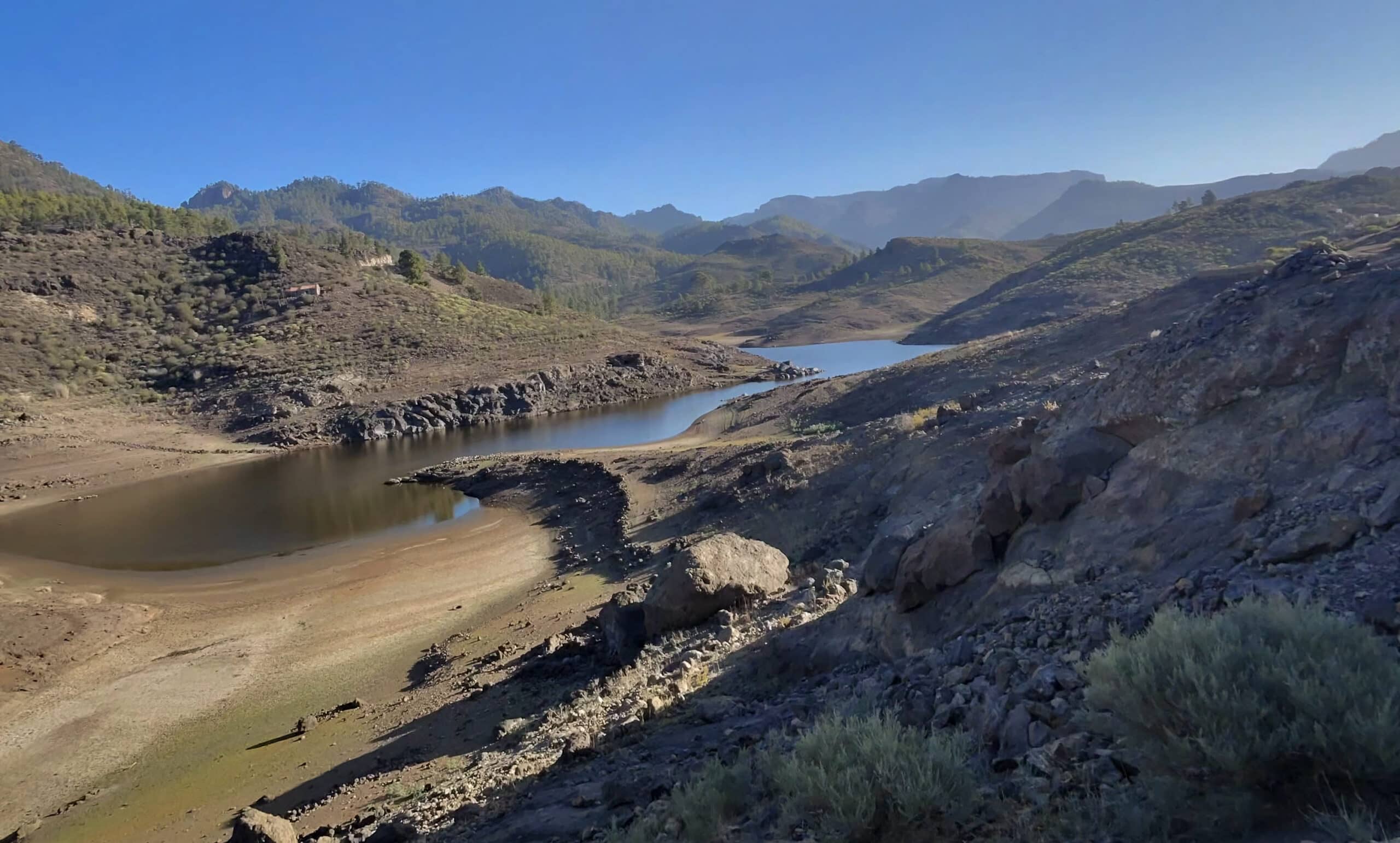 Vista desde la senda de regreso a la Presa de Las Niñas y las zonas ahora secas (2024)
