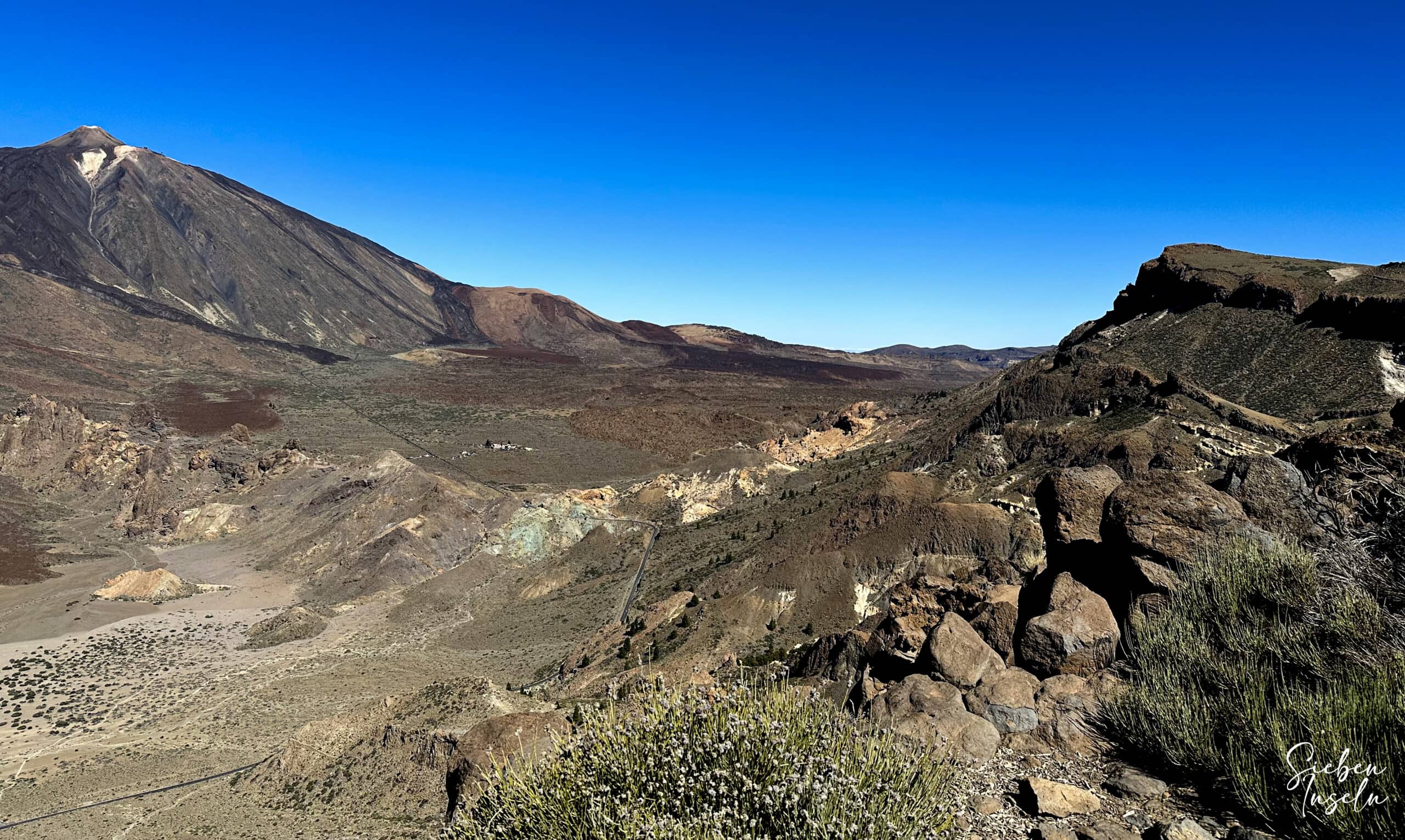 Blick über die Caldera de Las Cañadas zum Teide vom Gratweg S-31