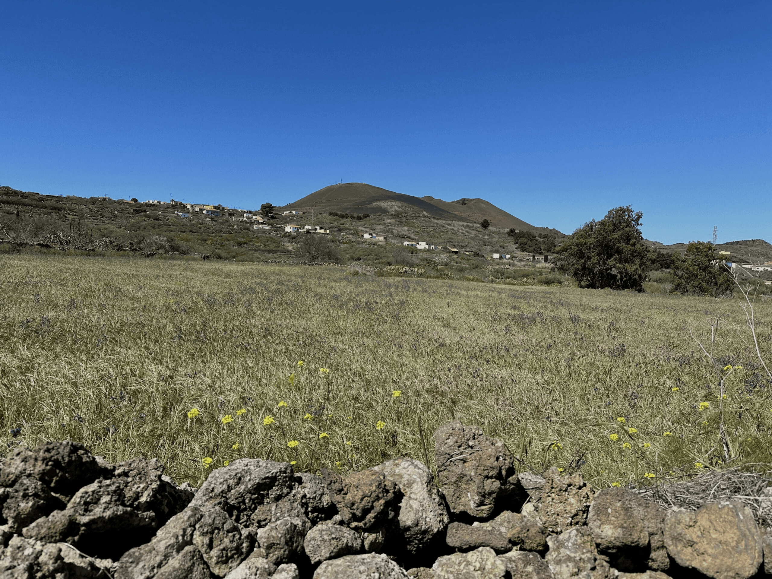 Hiking trail below San Andrés