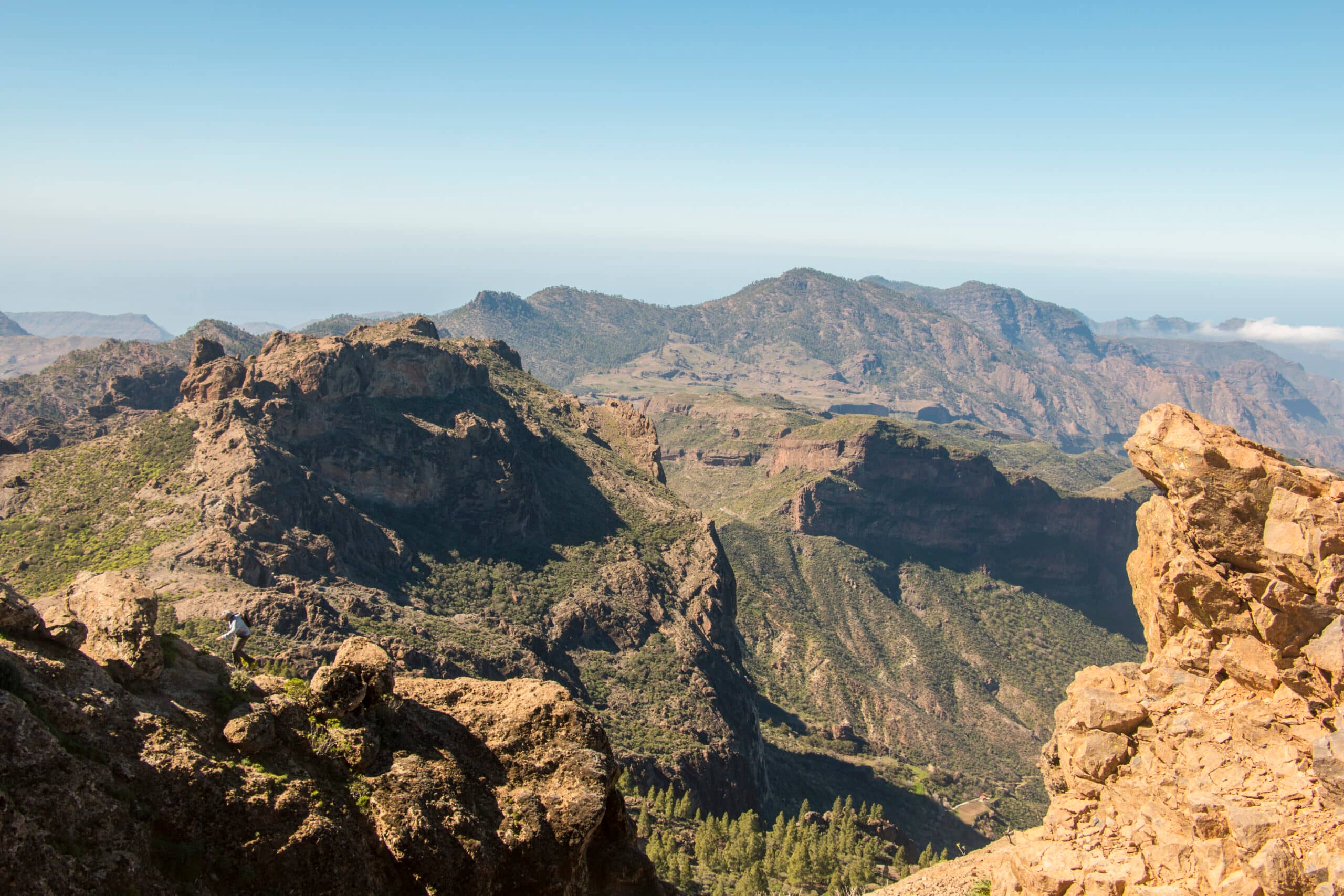 View from the Roque Nublo hiking trail towards the west