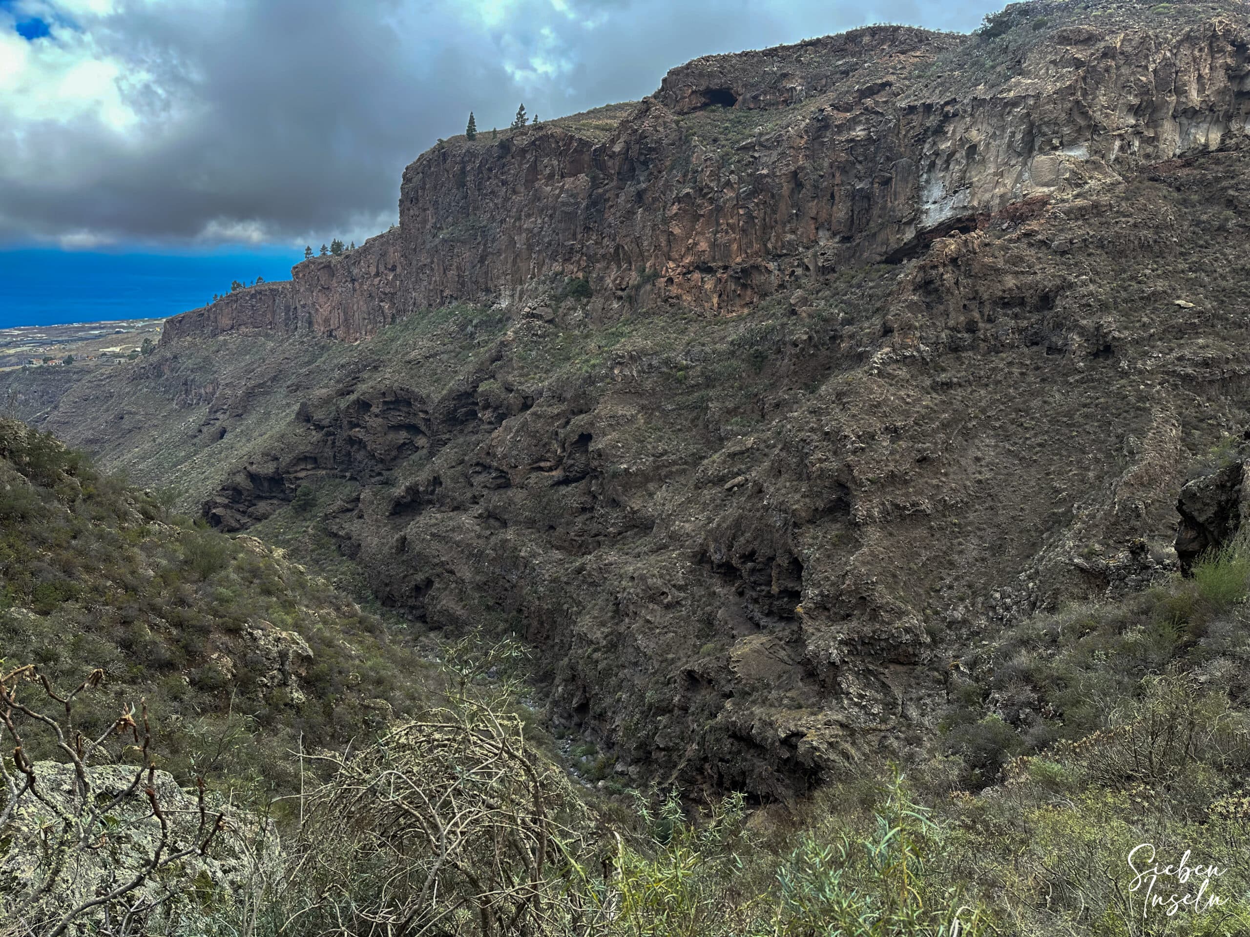 Vista desde la ruta de ascenso de Montaña de Tejina de vuelta al Barranco Guaría
