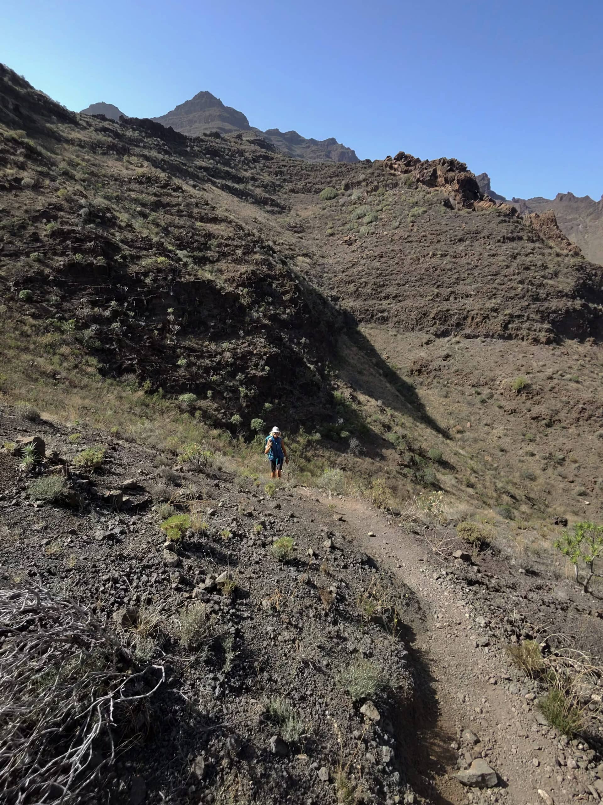 Wanderweg auf dem Veneguera Trail hoch zum Gratweg