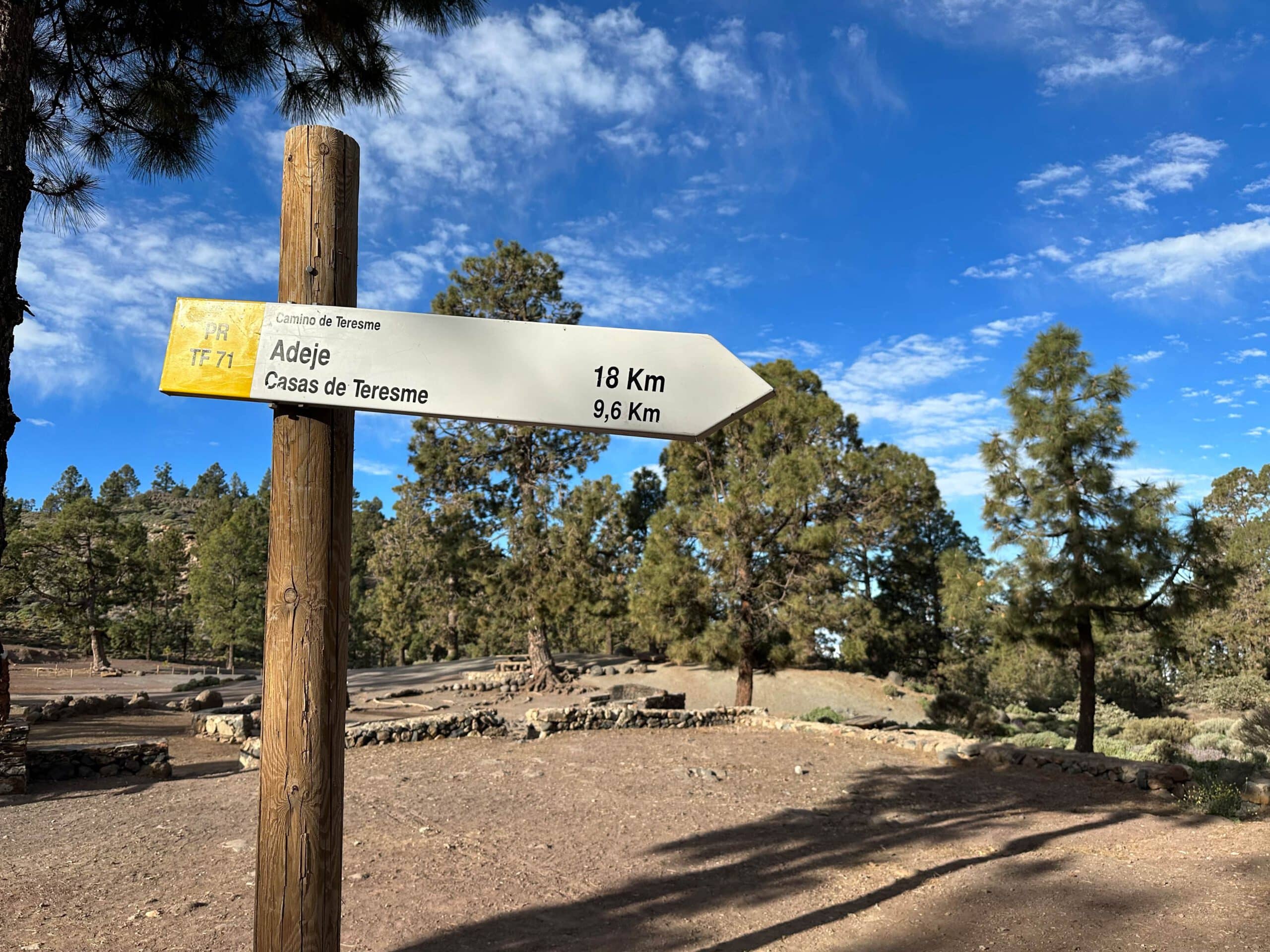 Señalización de la Zona Recreativa en el sendero PR- TF- 71 y en el desvío a las Casas de Teresme