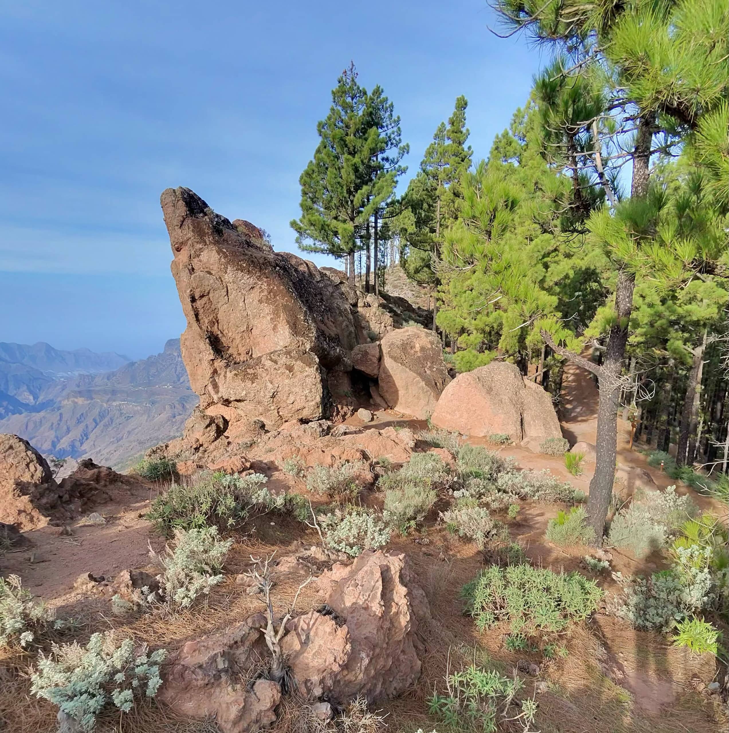 Wanderweg am Grat in der Nähe der Cuevas de los Caballero