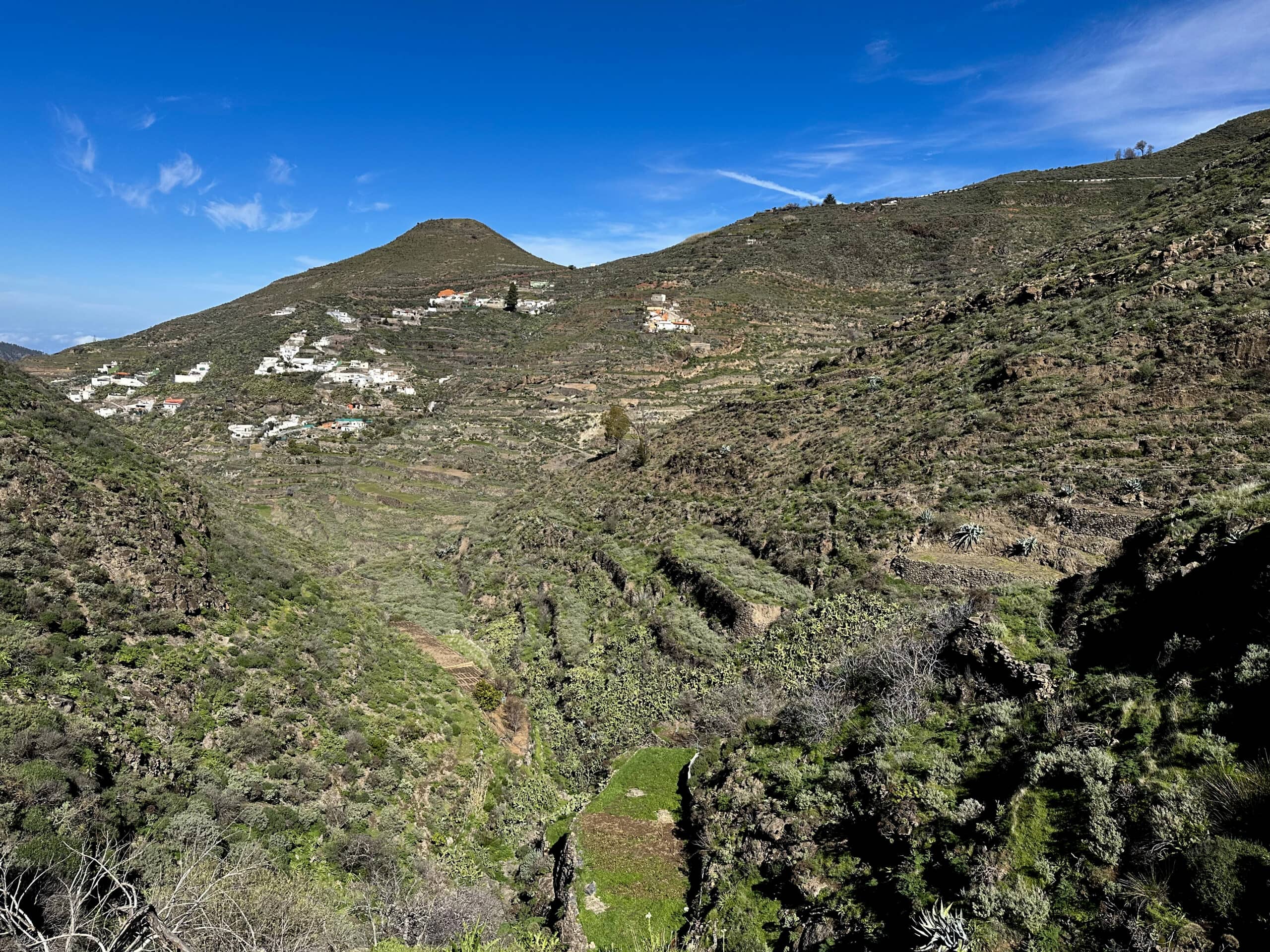 Blick vom steilen Aufstiegsweg im Barranco Hondo zurück auf El Tablado