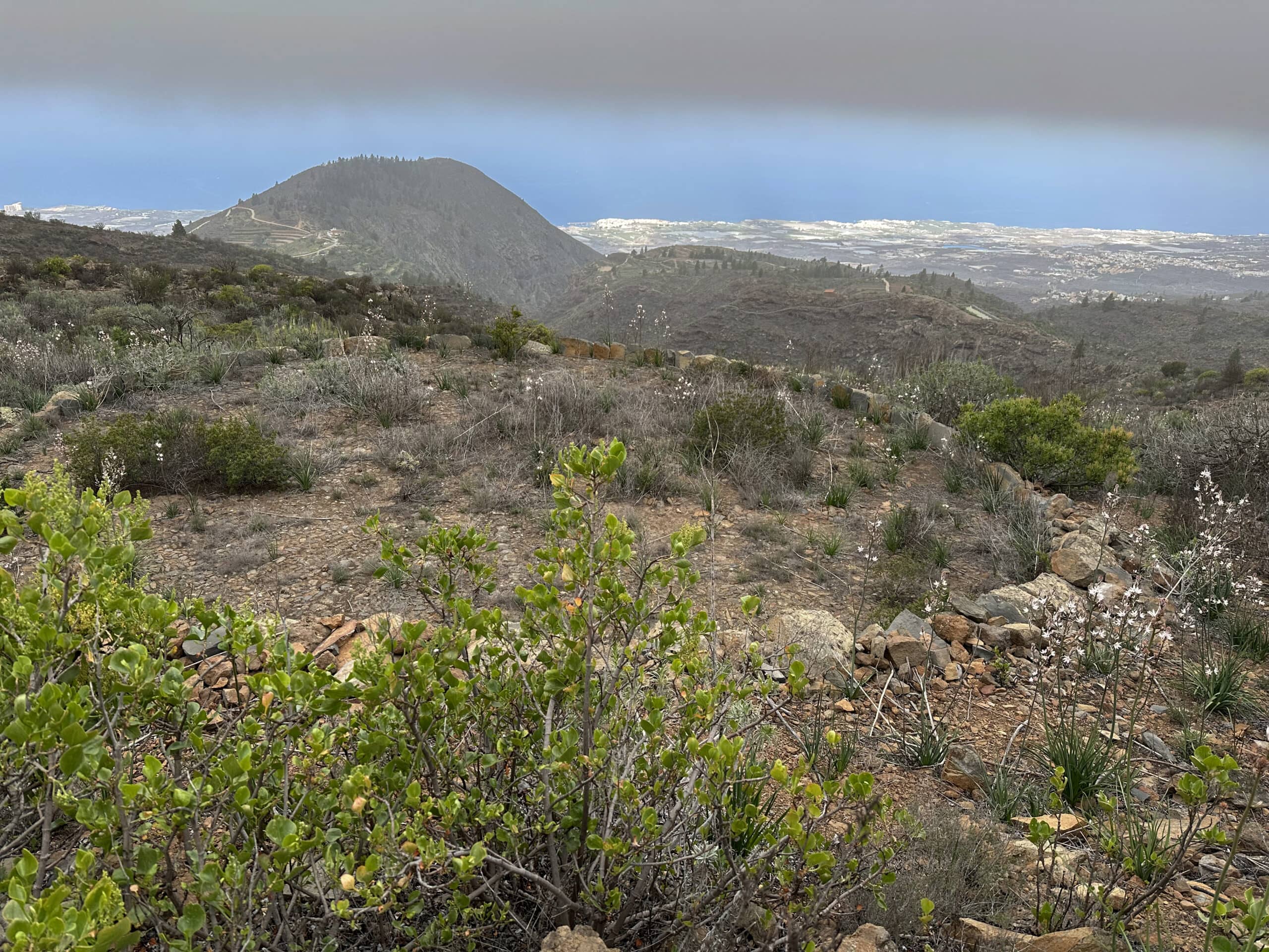 En la cima de la meseta, en el sendero de la cresta, encontrarás más eras