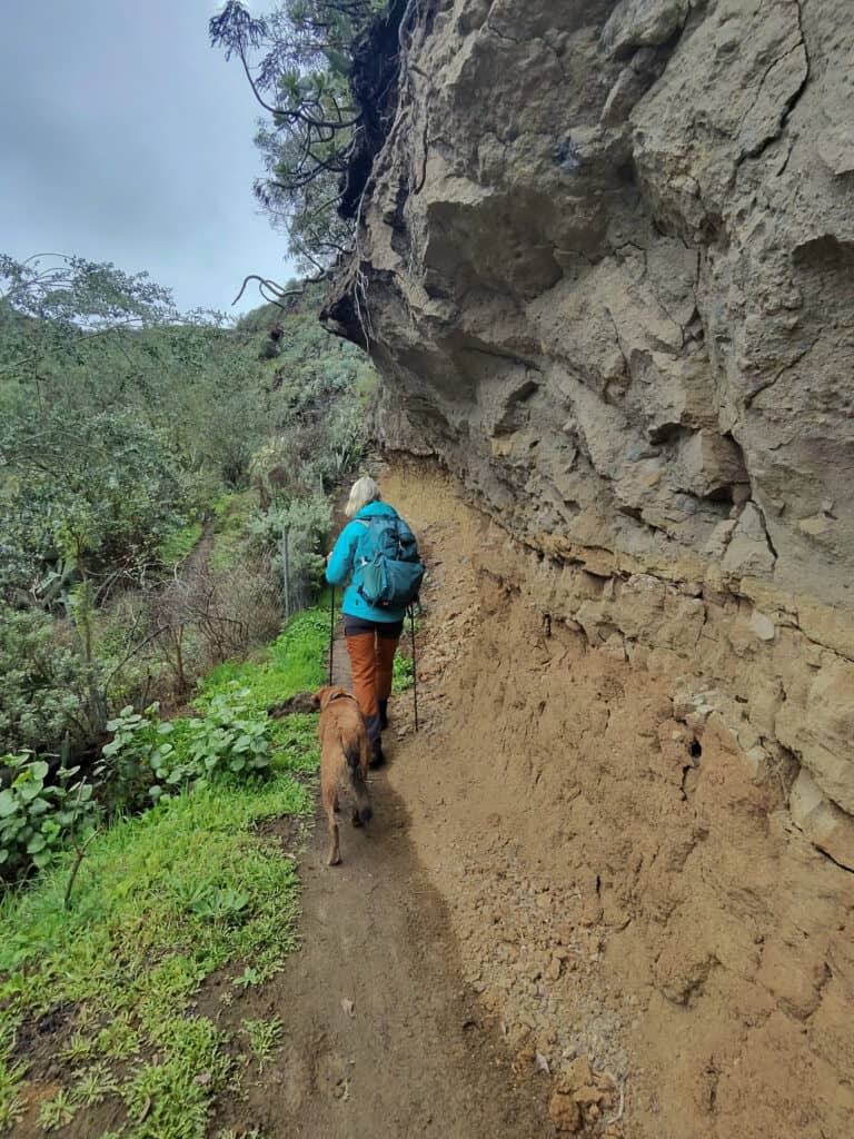 auf dem Wanderweg über Valsendero hinauf zum Grat