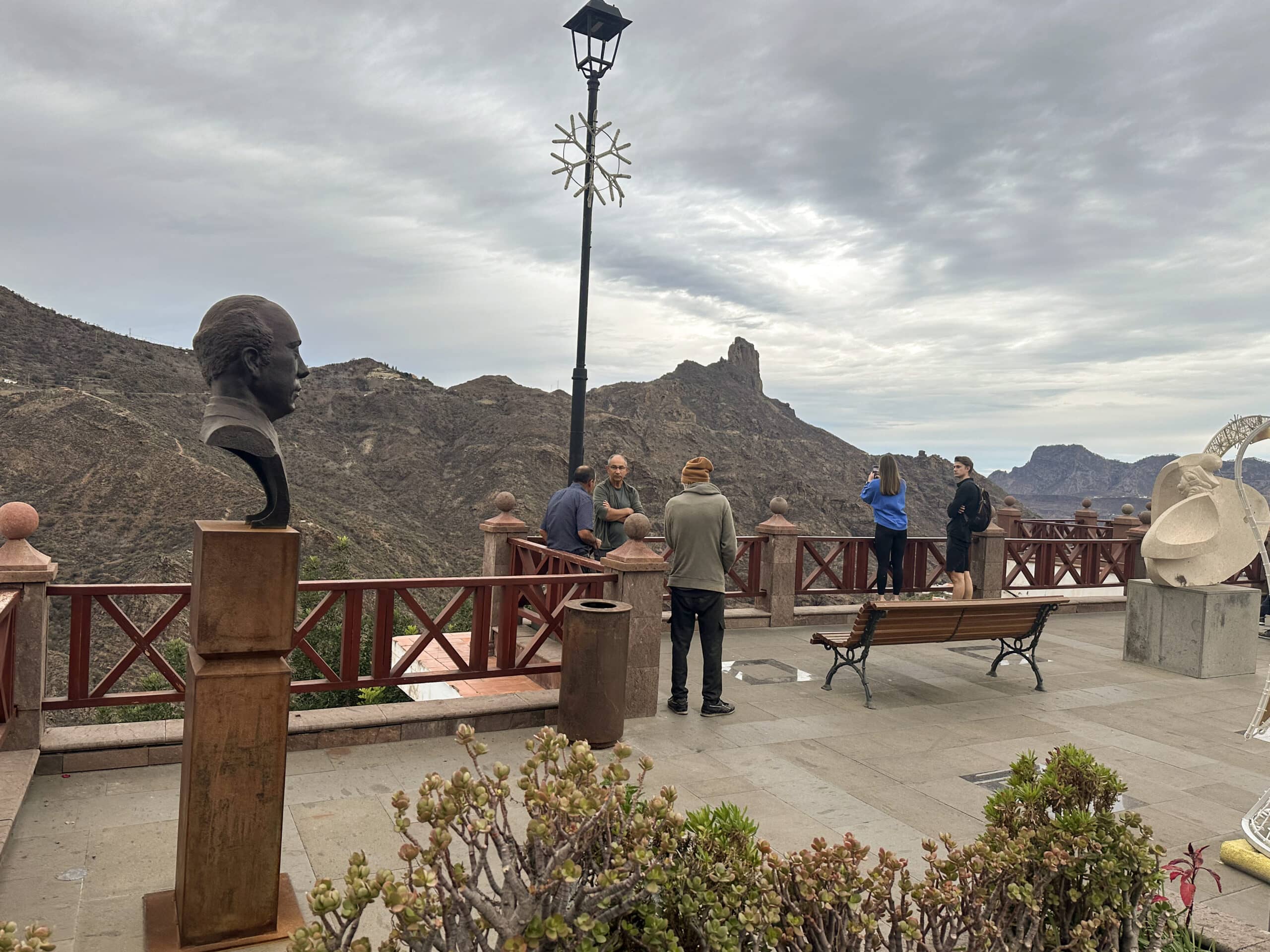 Near the starting point - viewing platform in Tejeda with a view over Barranco Tejeda to Roque Bentayga