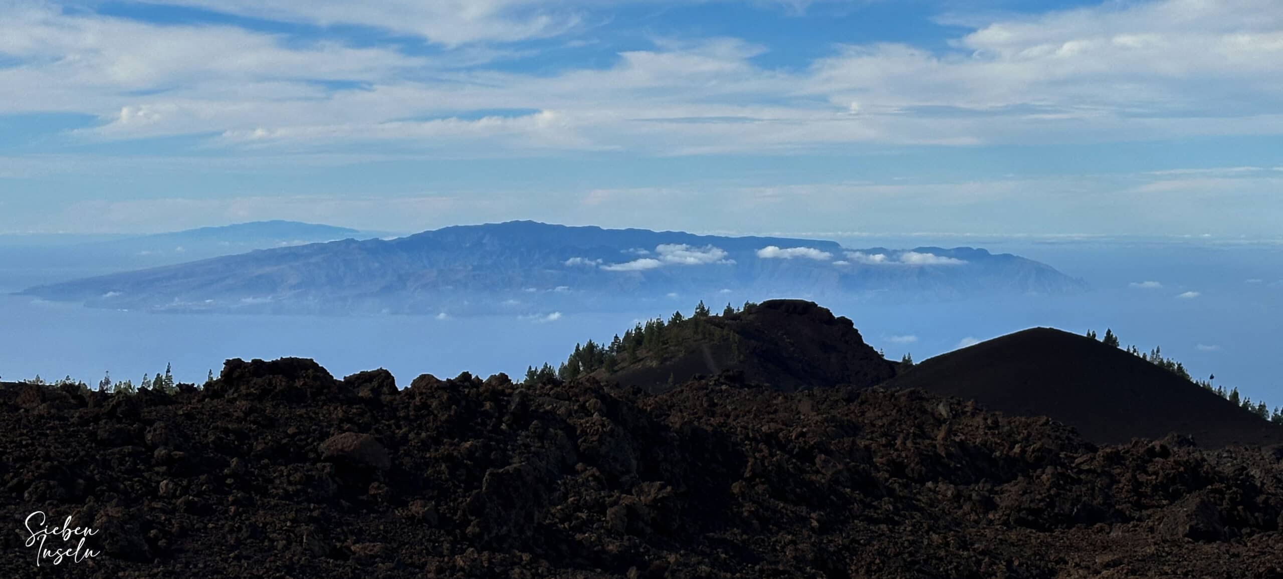 Blick auf die Nachbarinseln aus der Höhe La Gomera und El Hierro