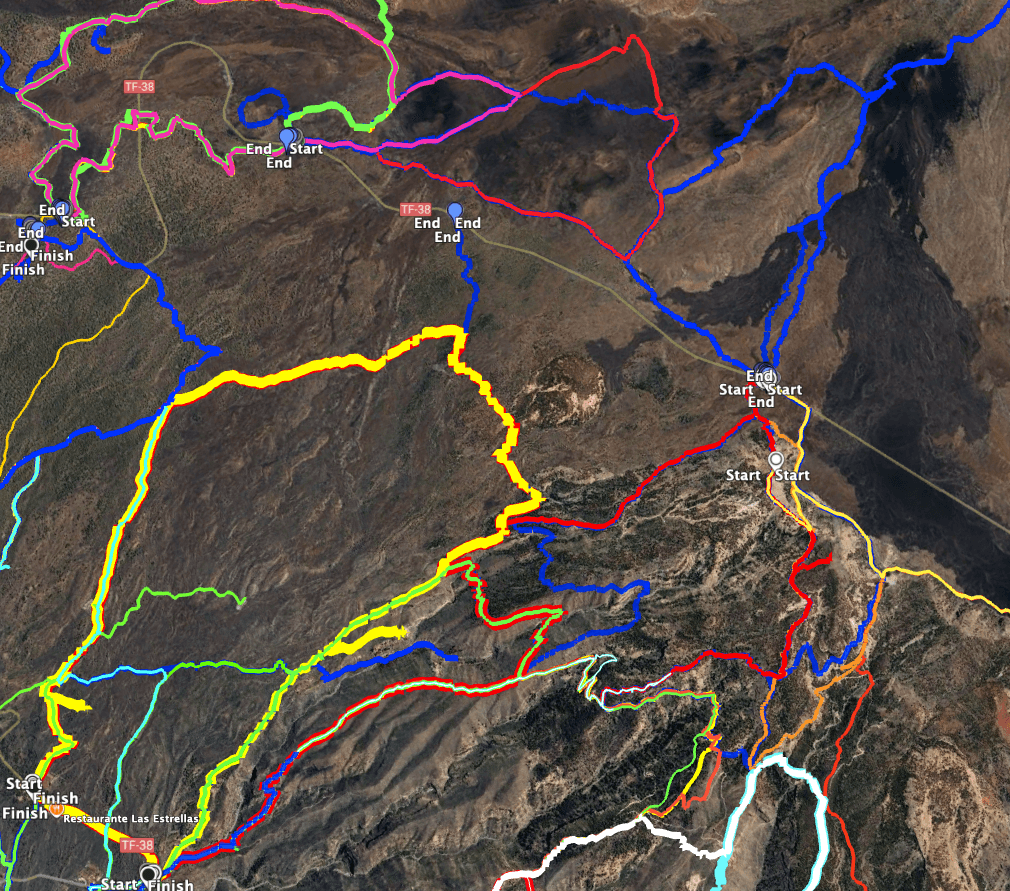 Ruta de la gran ruta circular por las laderas de Las Cañadas (a la derecha, en su mayor parte en rojo) con muchas rutas conectadas de senderismo en las cercanías